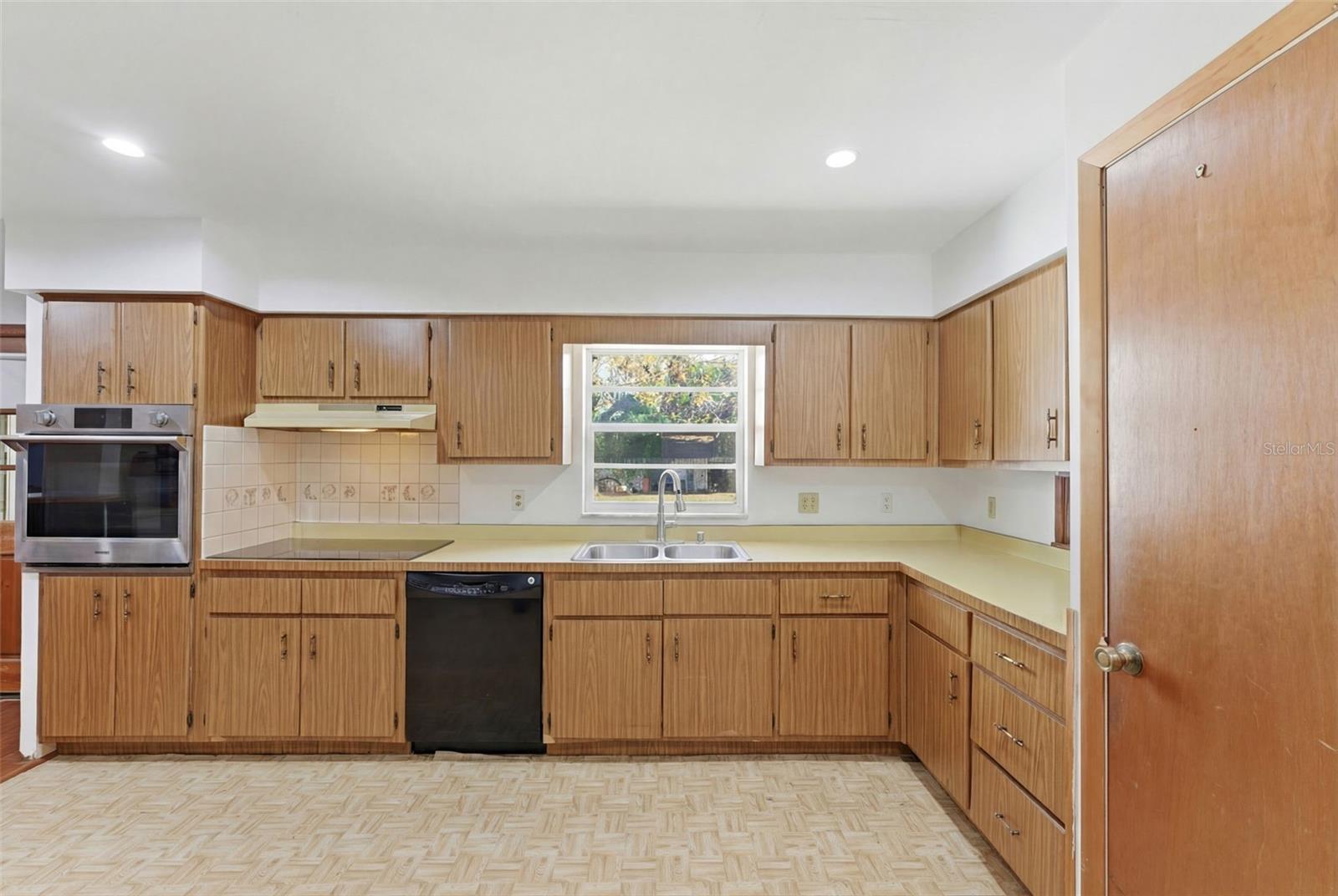 Image 23 of 67 For 6107 Arthur Road