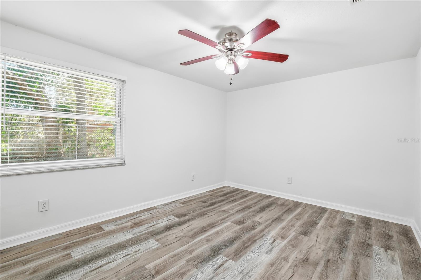 Image 16 of 34 For 1003 Greenleaf Way