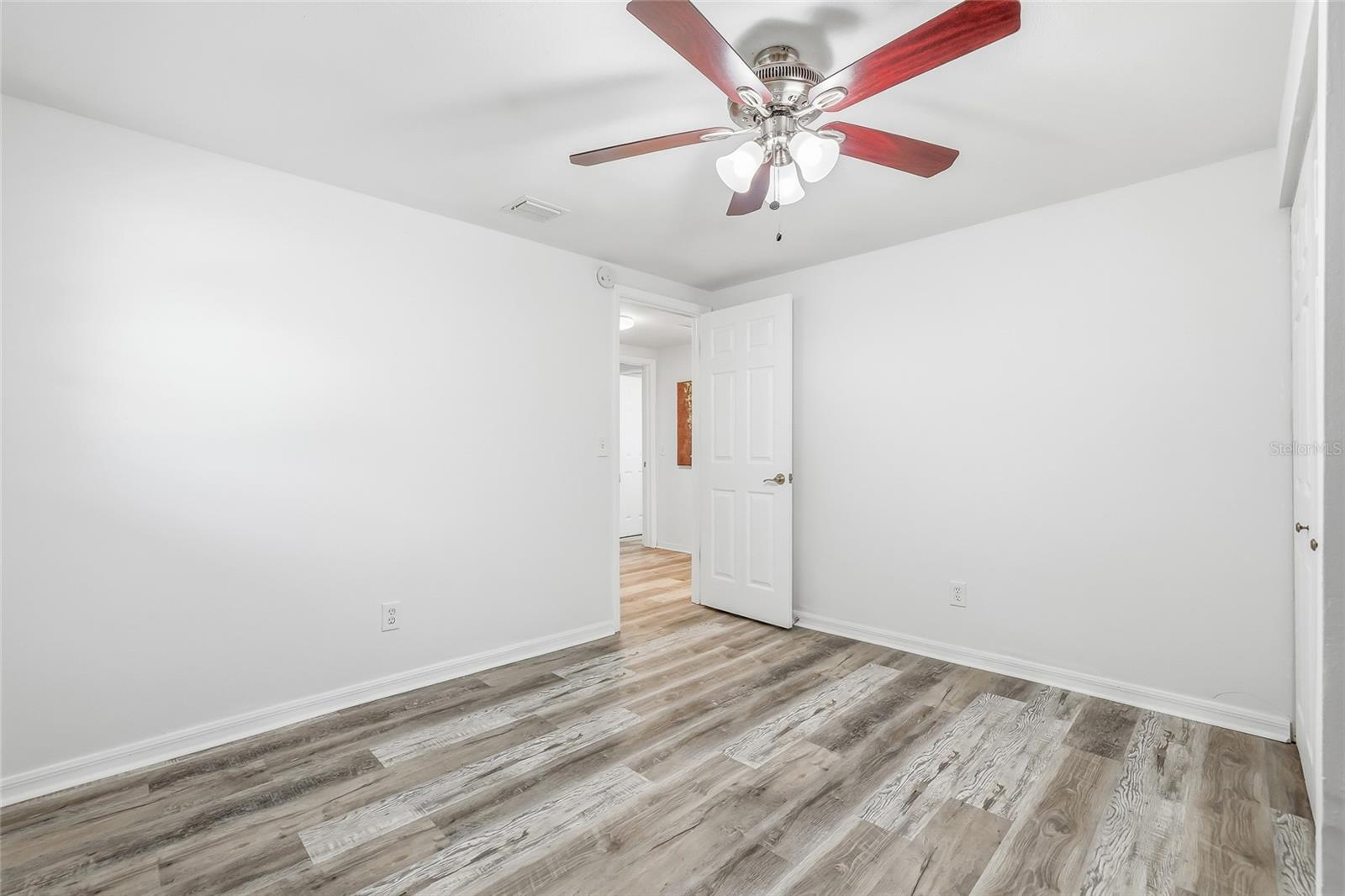 Image 24 of 34 For 1003 Greenleaf Way