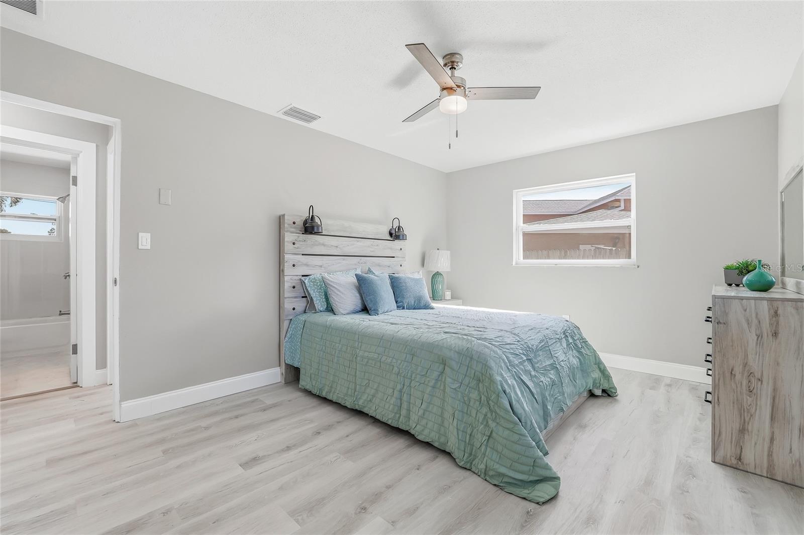 Image 17 of 33 For 10799 99th Place