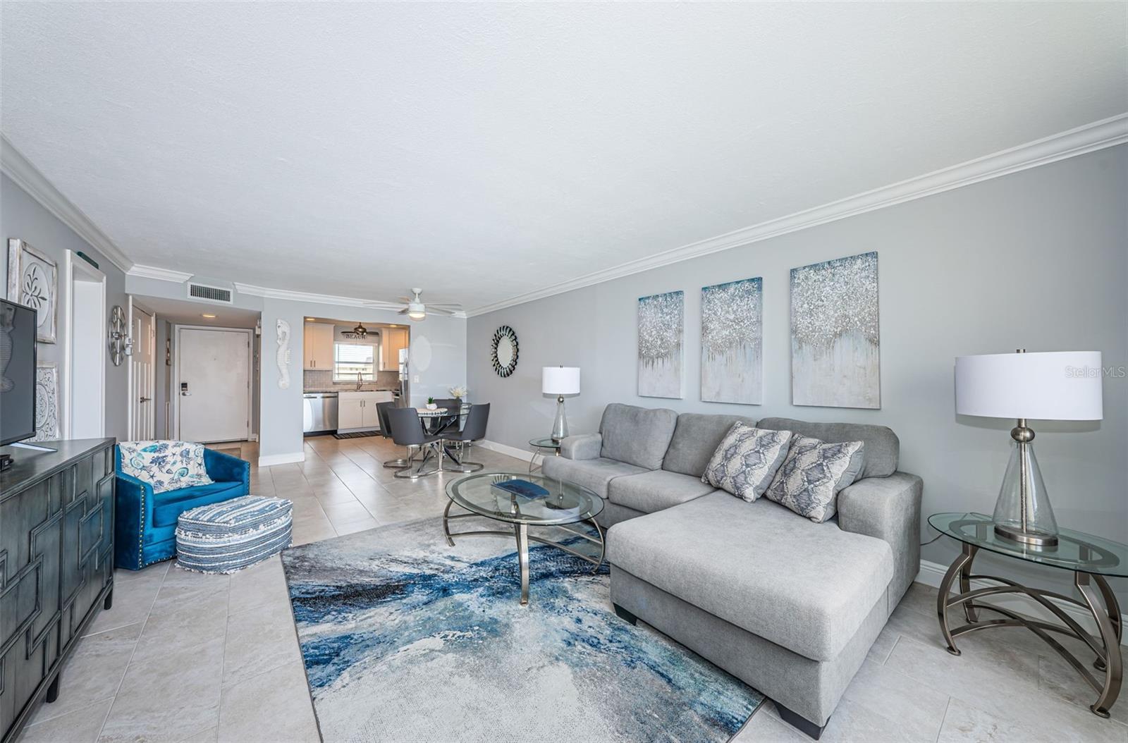 Image 17 of 52 For 4775 Cove Circle 904