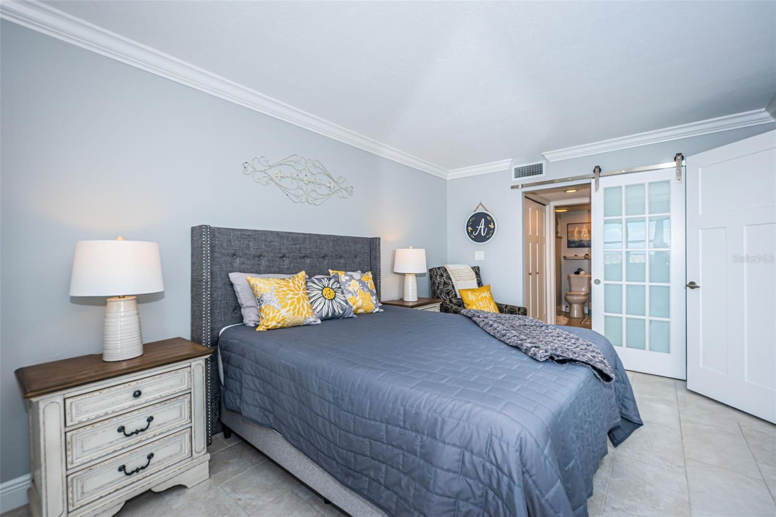 Image 21 of 52 For 4775 Cove Circle 904