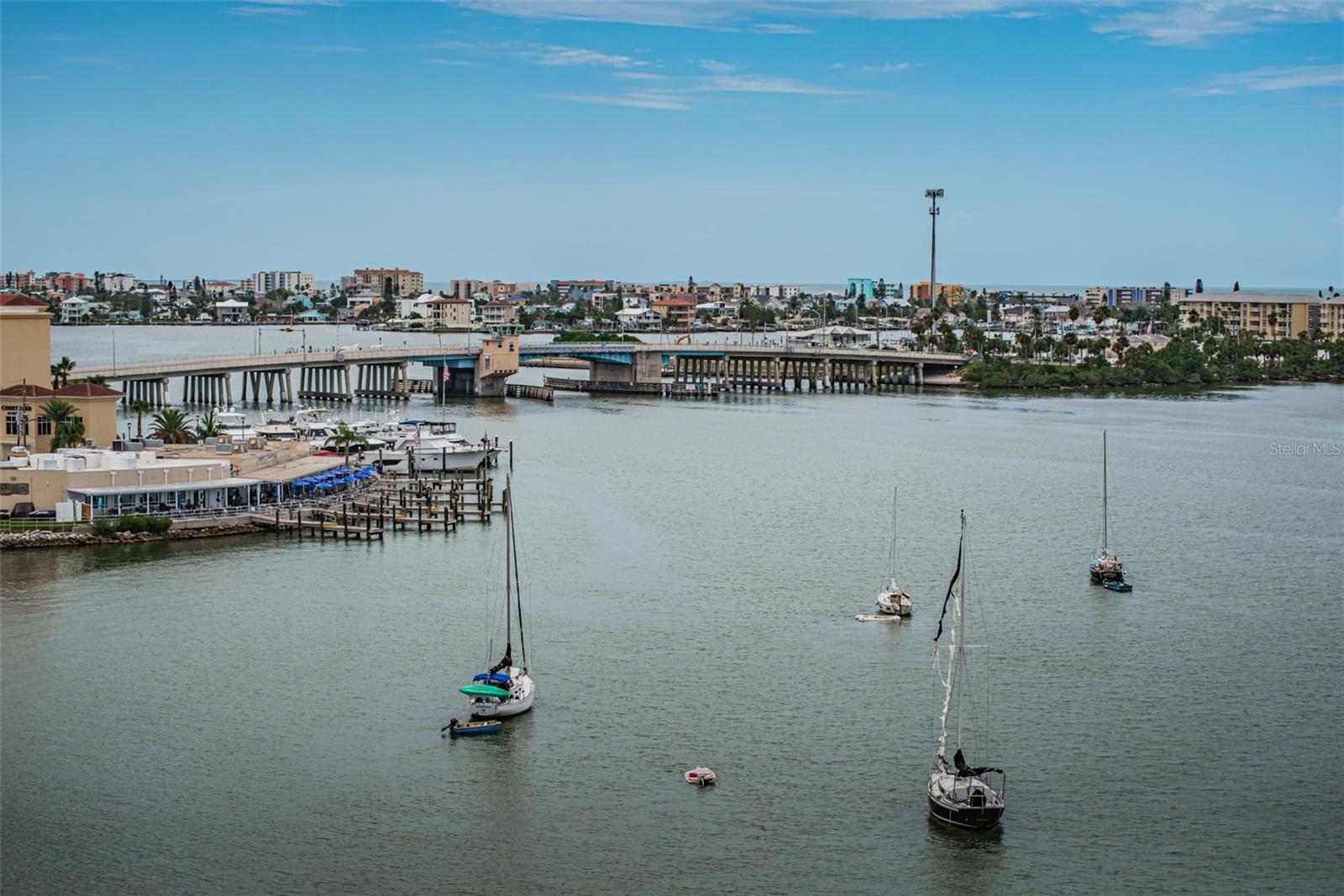 Image 25 of 52 For 4775 Cove Circle 904