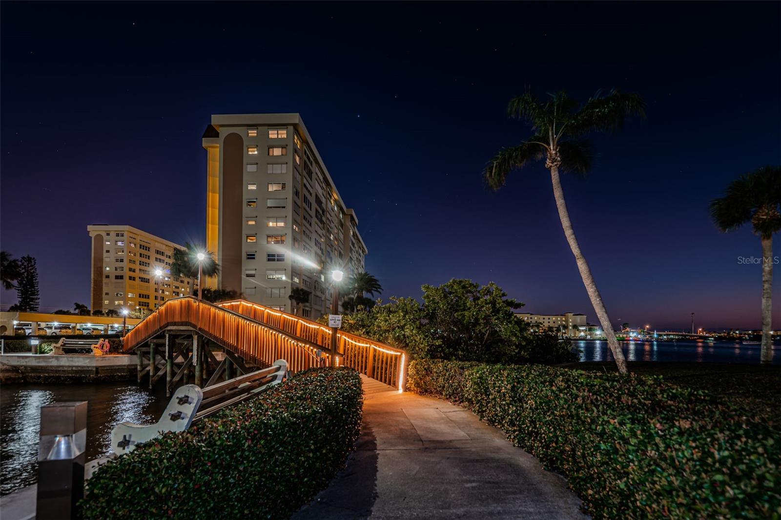 Image 35 of 52 For 4775 Cove Circle 904