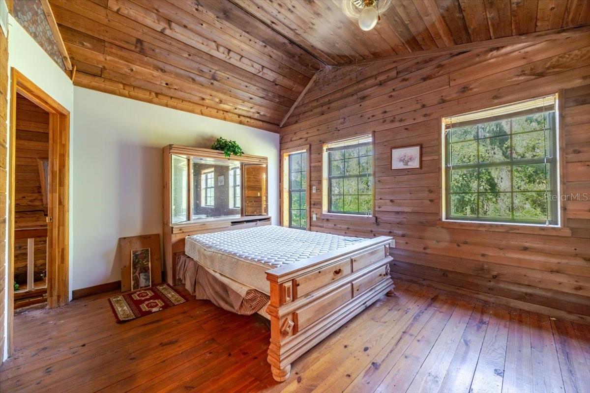 Image 23 of 37 For 9510 Oak Court