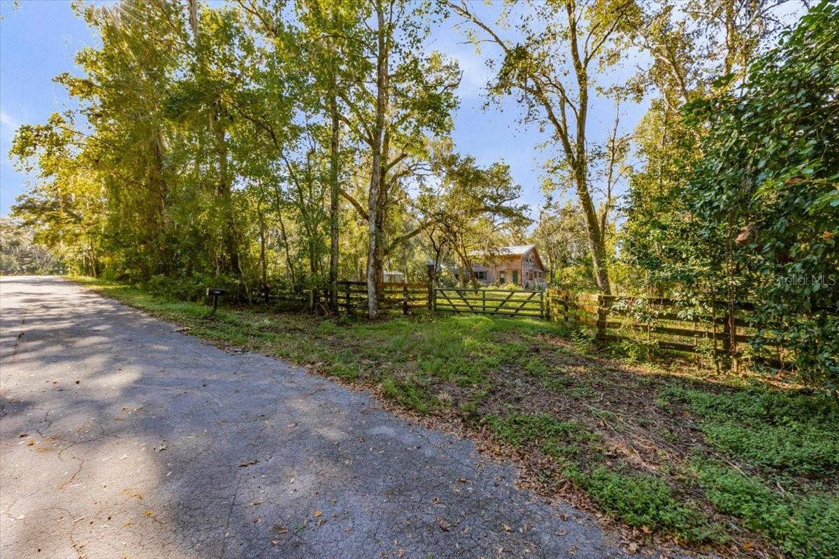 Image 33 of 37 For 9510 Oak Court