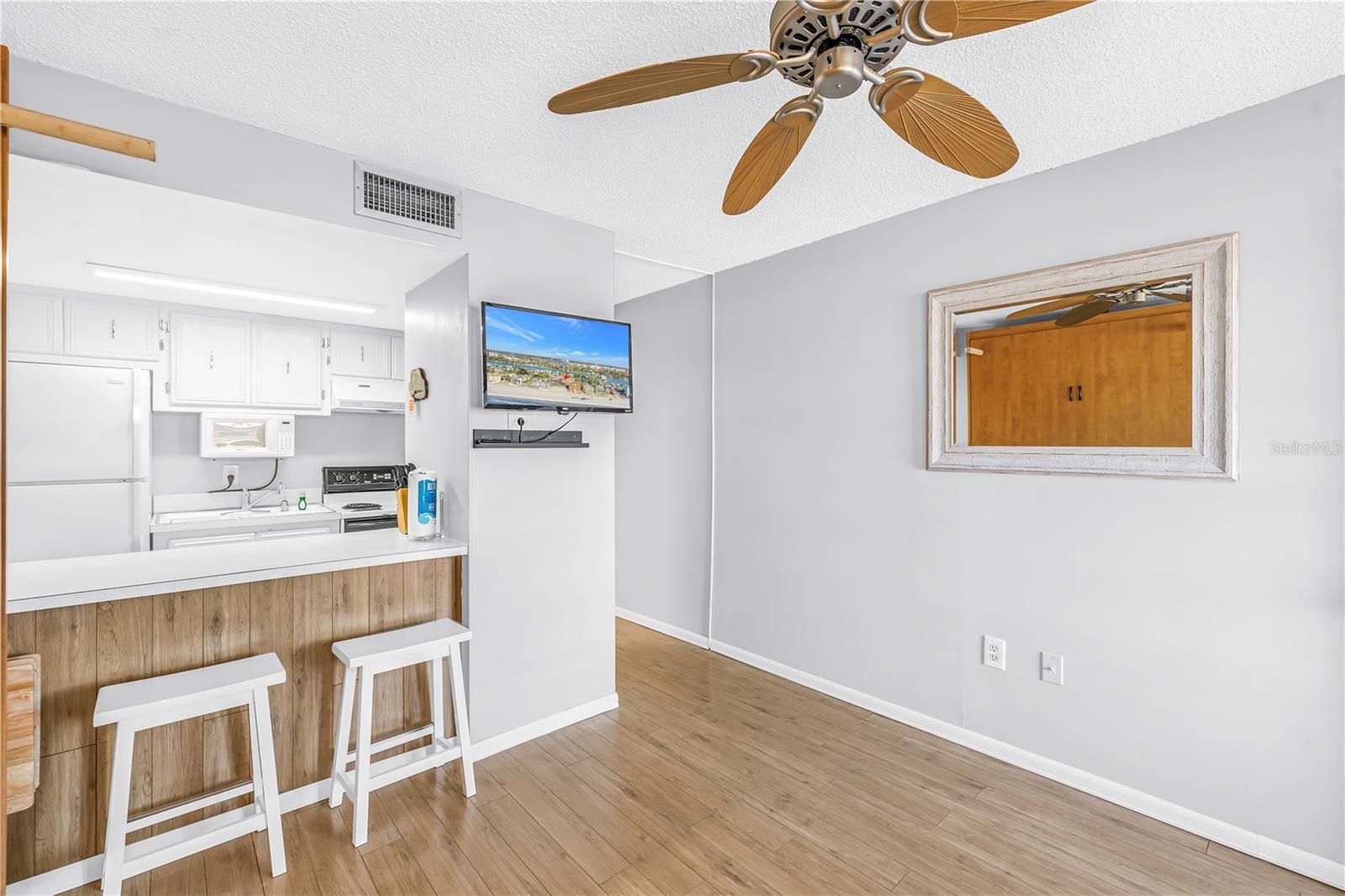 Image 9 of 38 For 8565 Gulf Boulevard 23s