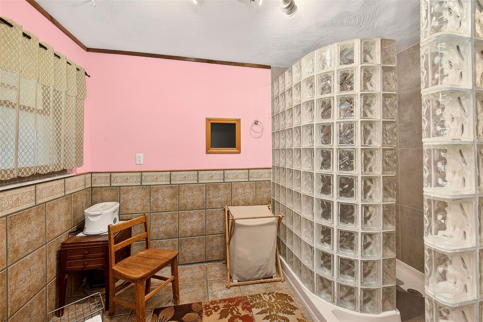 Image 40 of 84 For 2635 Dover Road