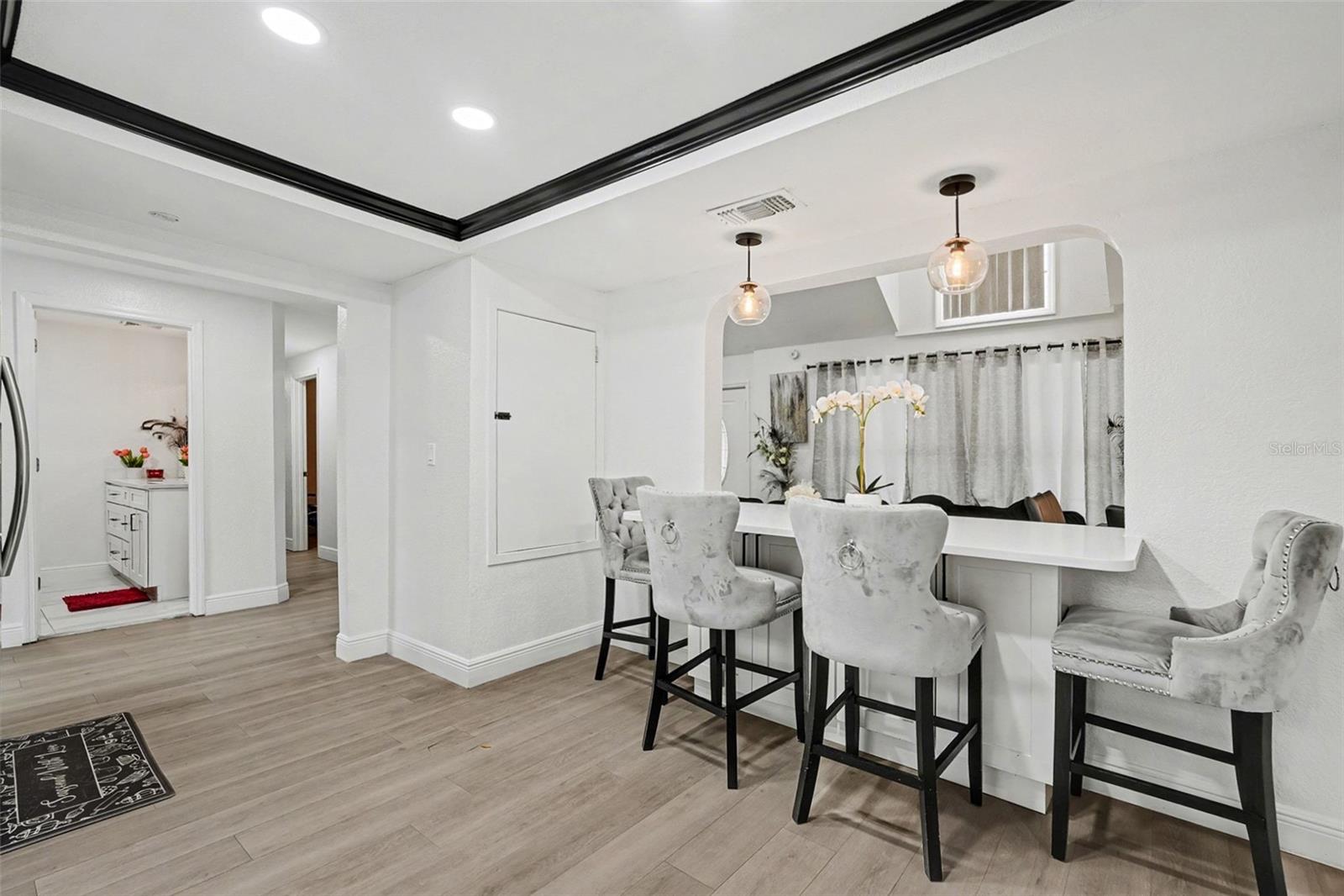 Image 10 of 39 For 413 Euclid Avenue