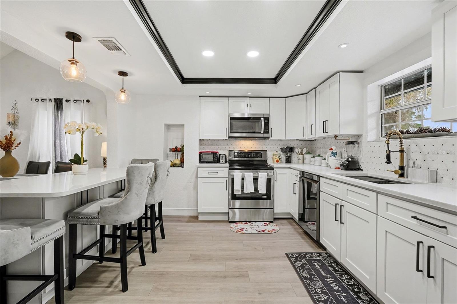 Image 12 of 39 For 413 Euclid Avenue