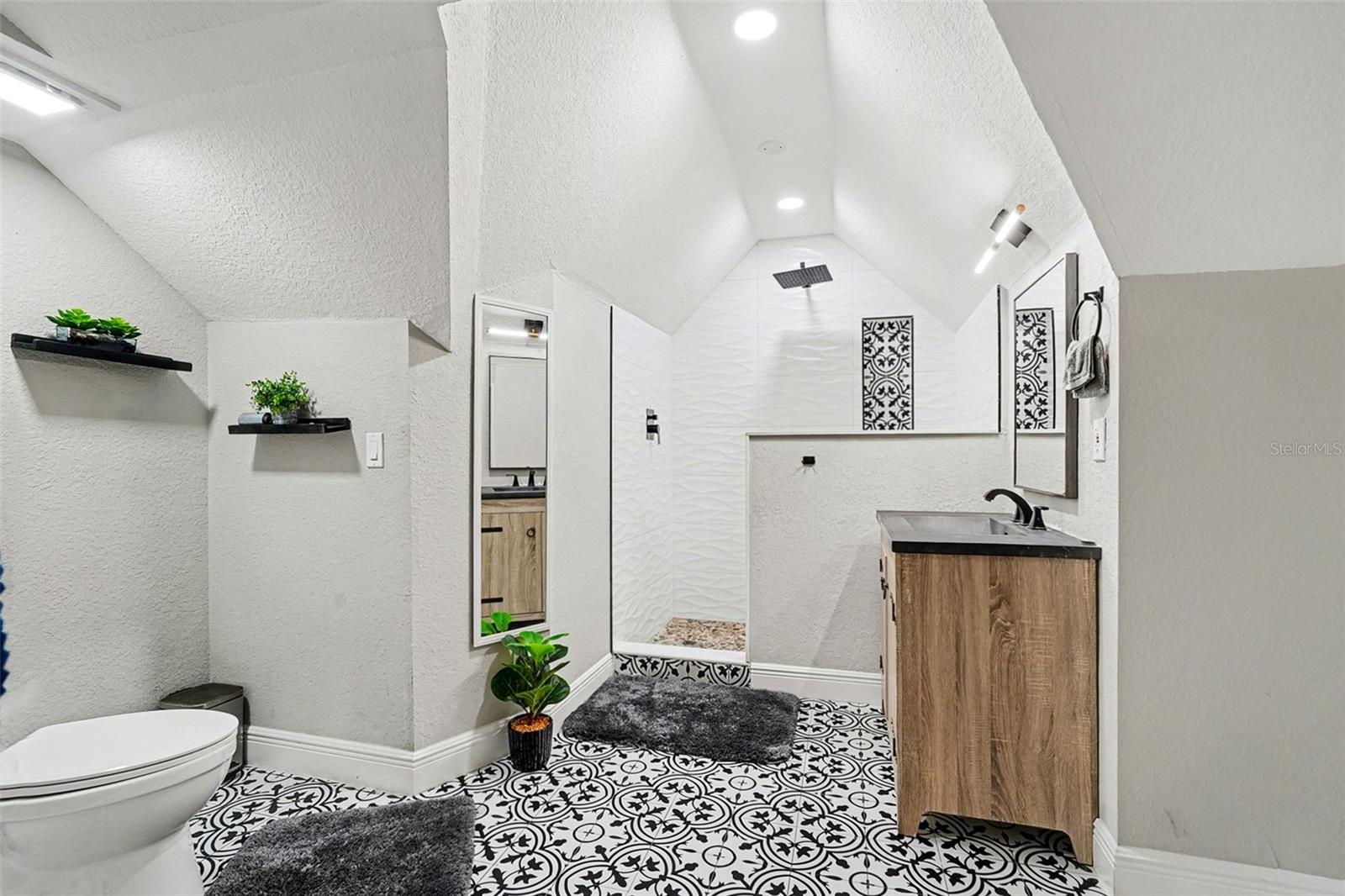 Image 15 of 39 For 413 Euclid Avenue