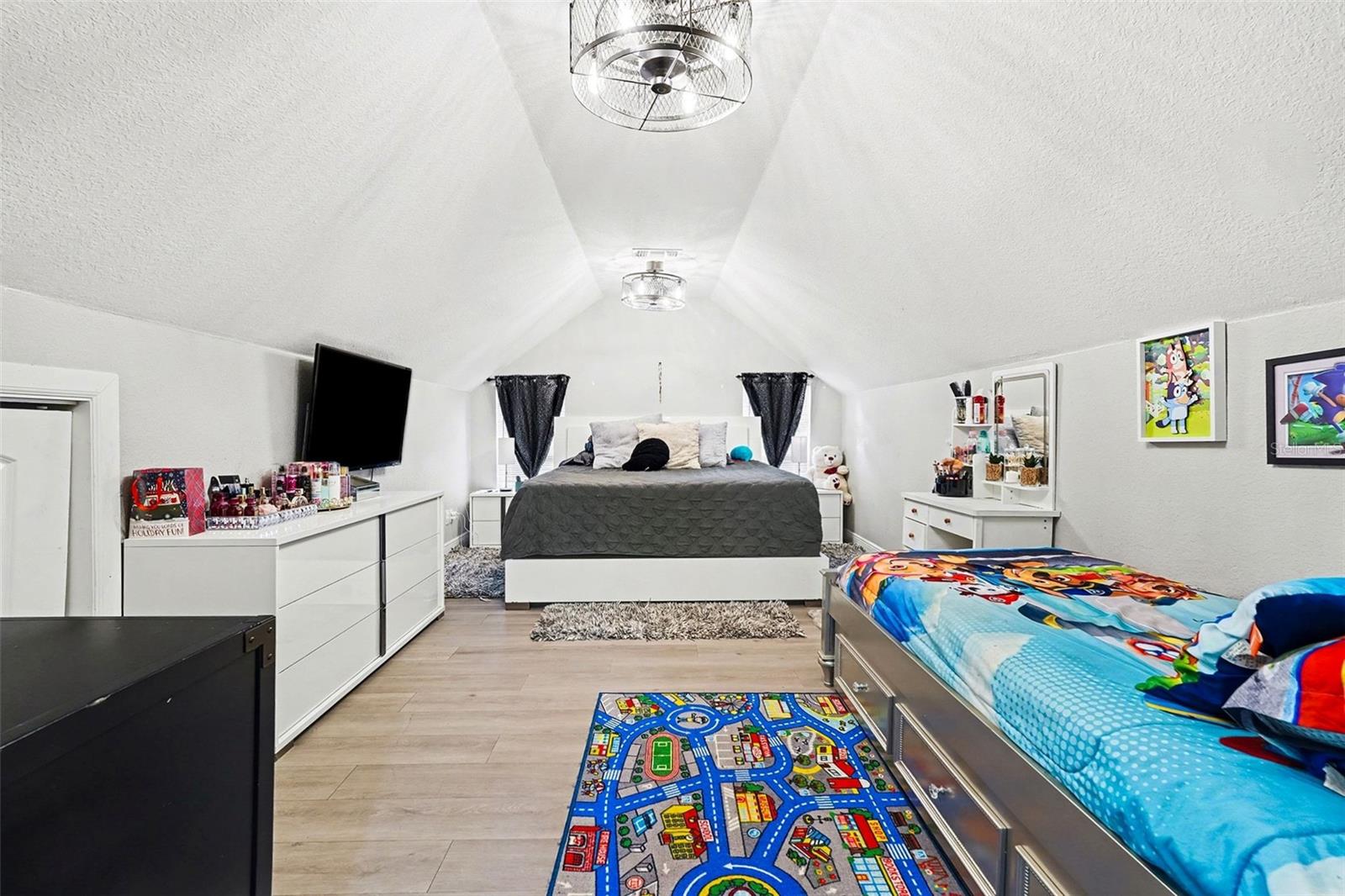 Image 16 of 39 For 413 Euclid Avenue