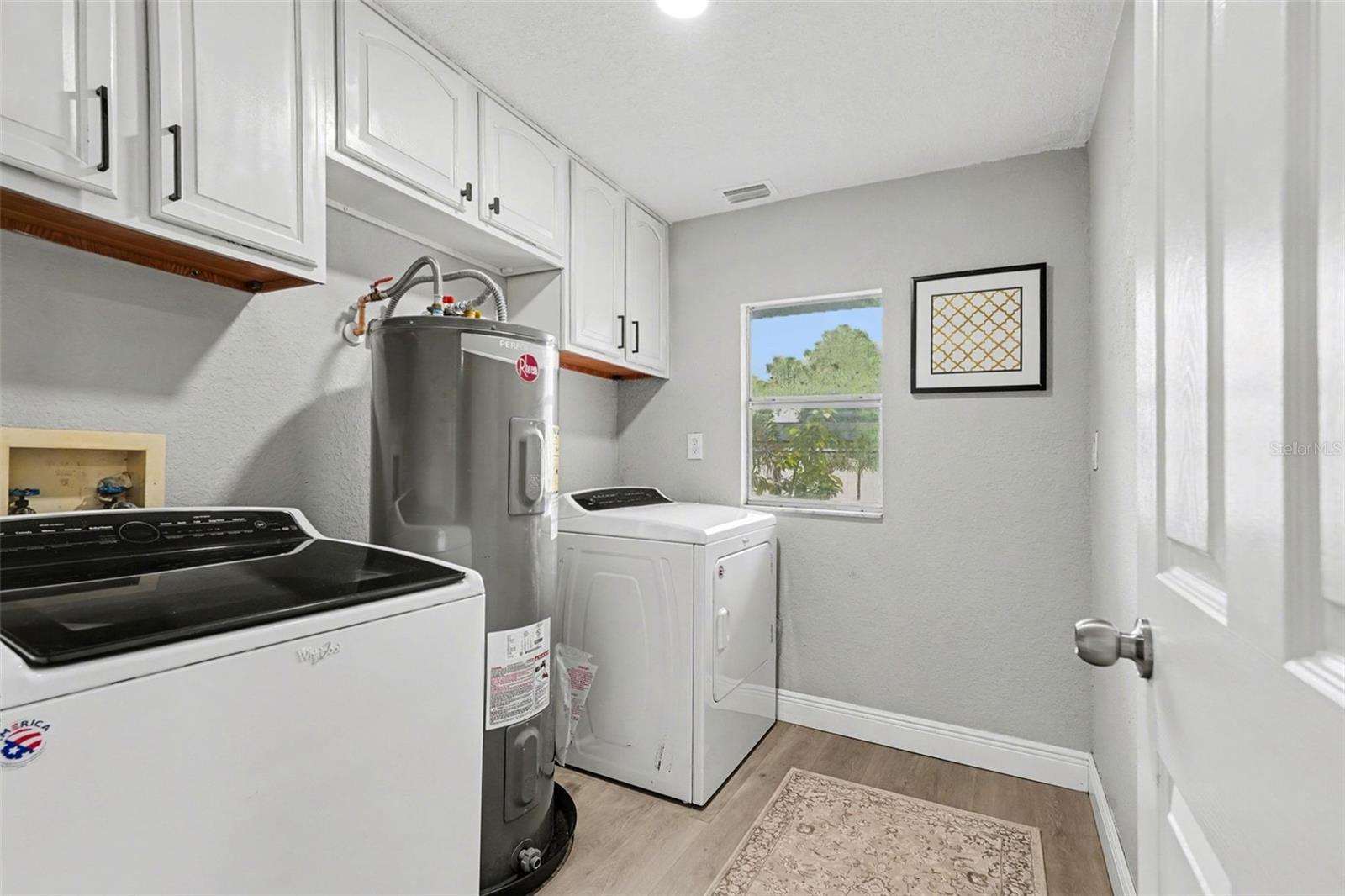 Image 20 of 39 For 413 Euclid Avenue