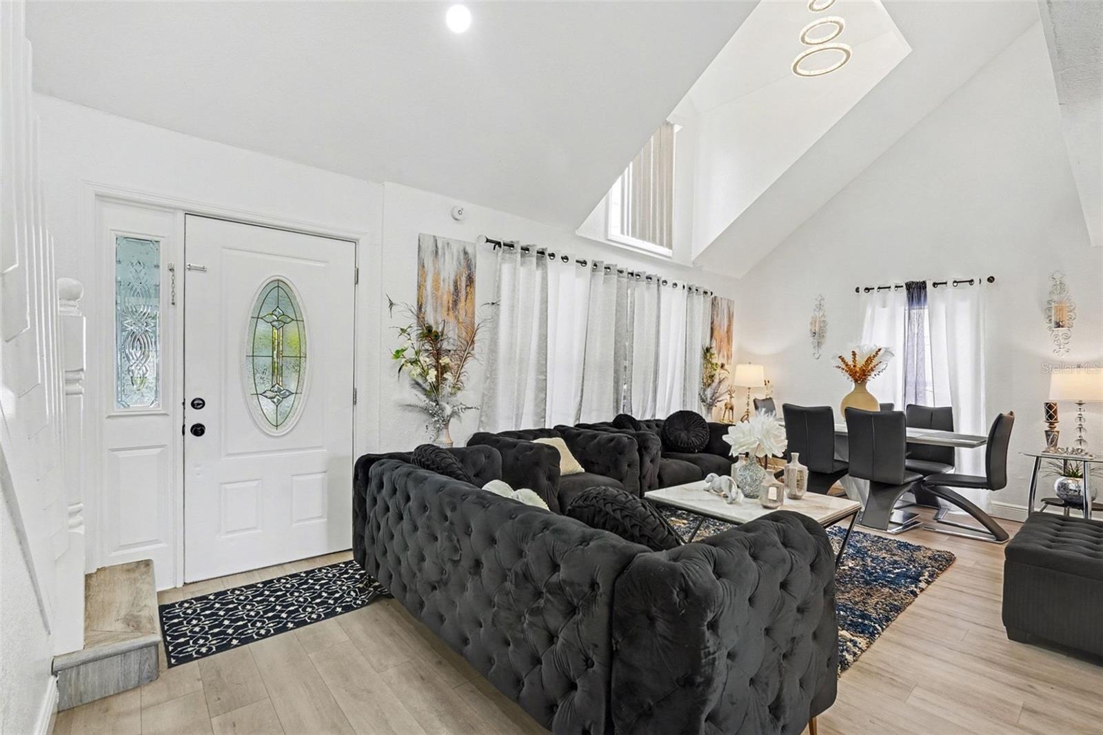 Image 8 of 39 For 413 Euclid Avenue