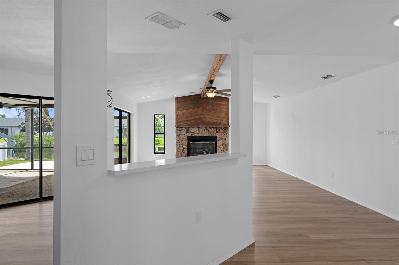 Image 14 of 52 For 9910 Island Harbor Drive A