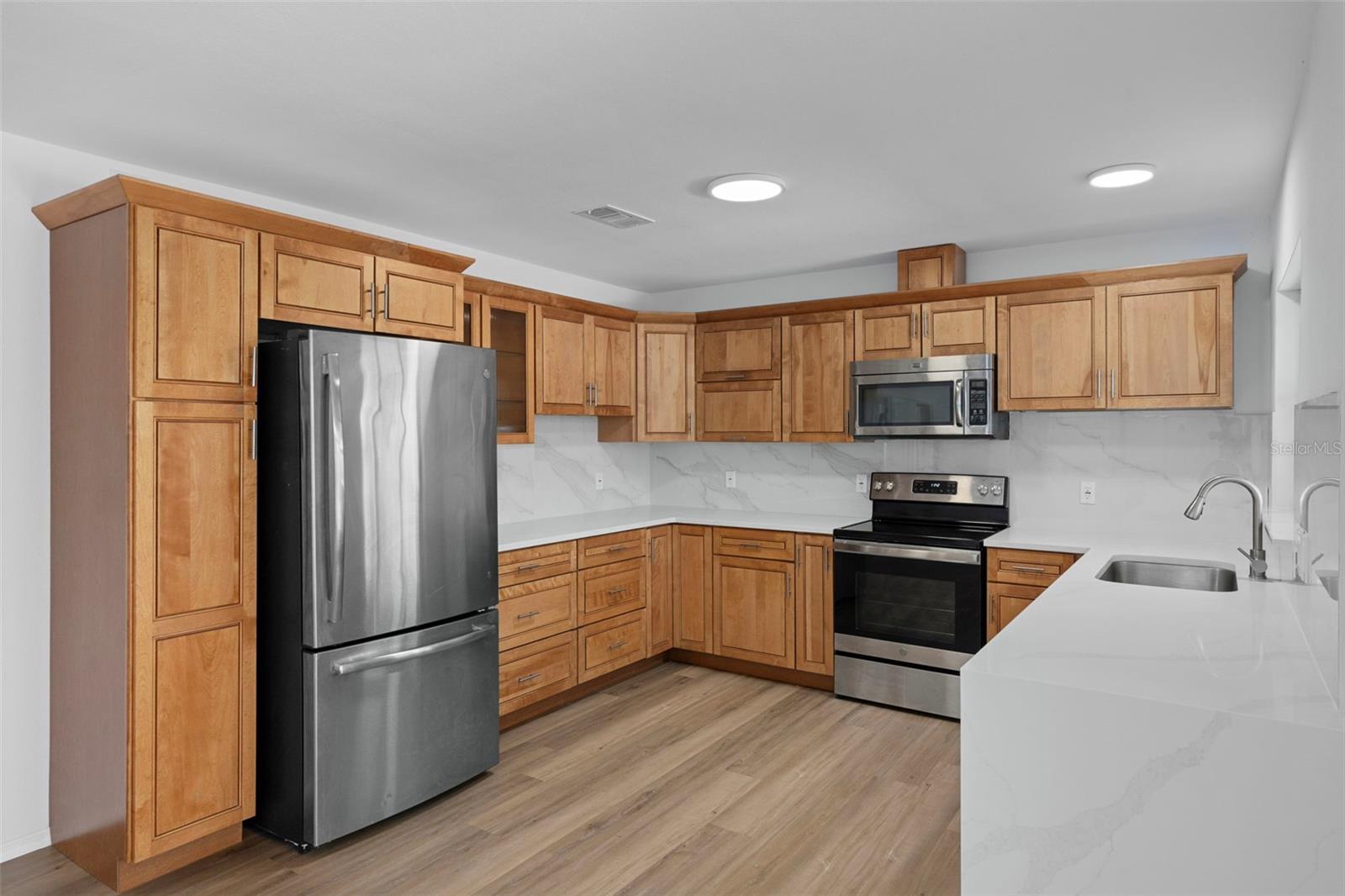 Image 26 of 52 For 9910 Island Harbor Drive A