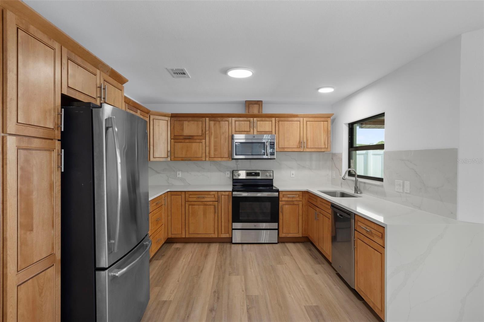 Image 27 of 52 For 9910 Island Harbor Drive A