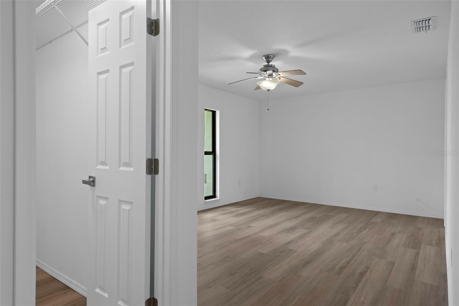 Image 34 of 52 For 9910 Island Harbor Drive A