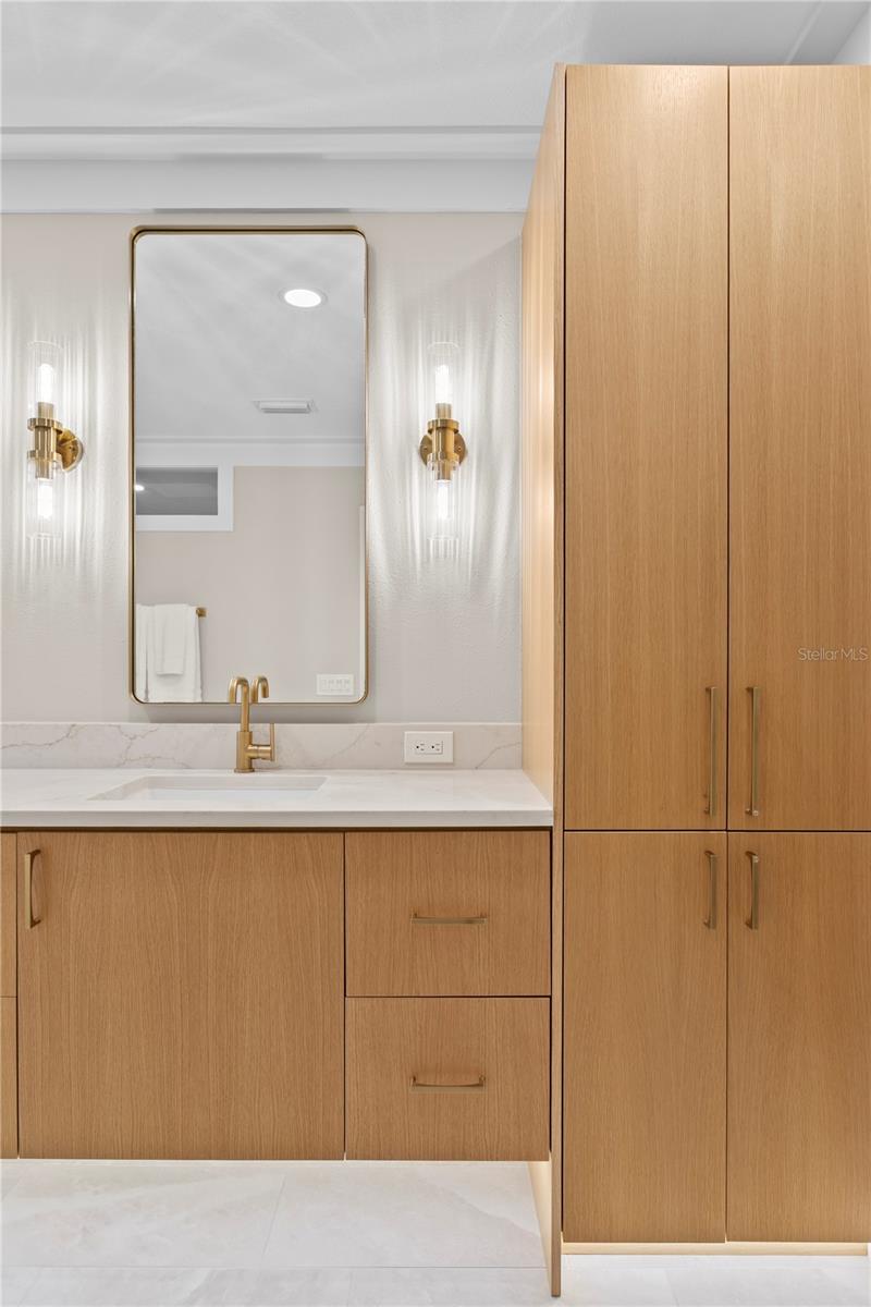 Image 31 of 52 For 1067 Pinellas Bayway S