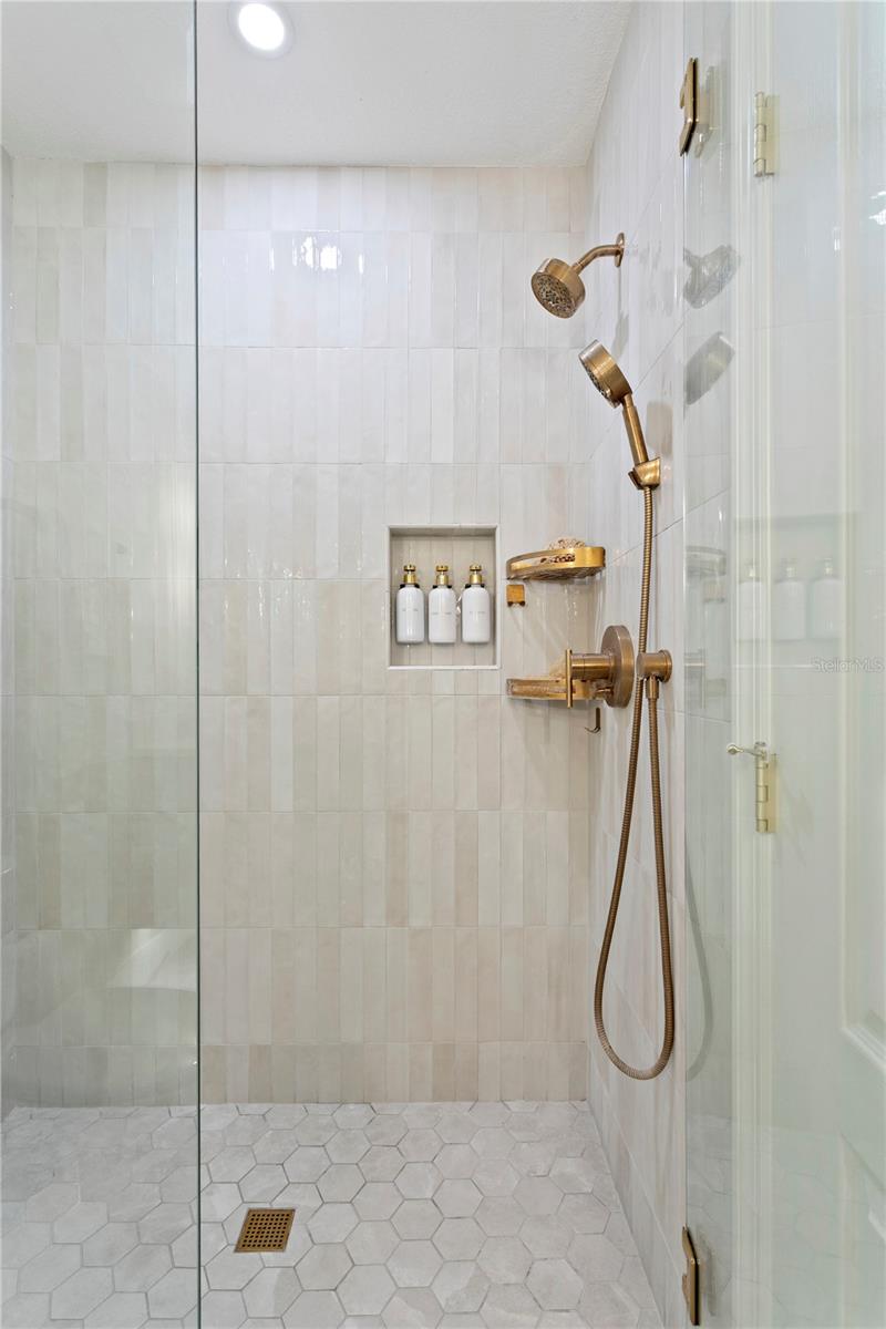 Image 35 of 52 For 1067 Pinellas Bayway S