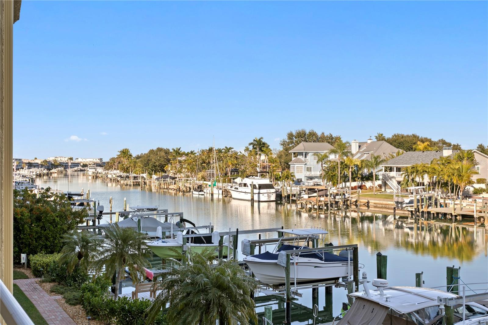 Image 41 of 52 For 1067 Pinellas Bayway S