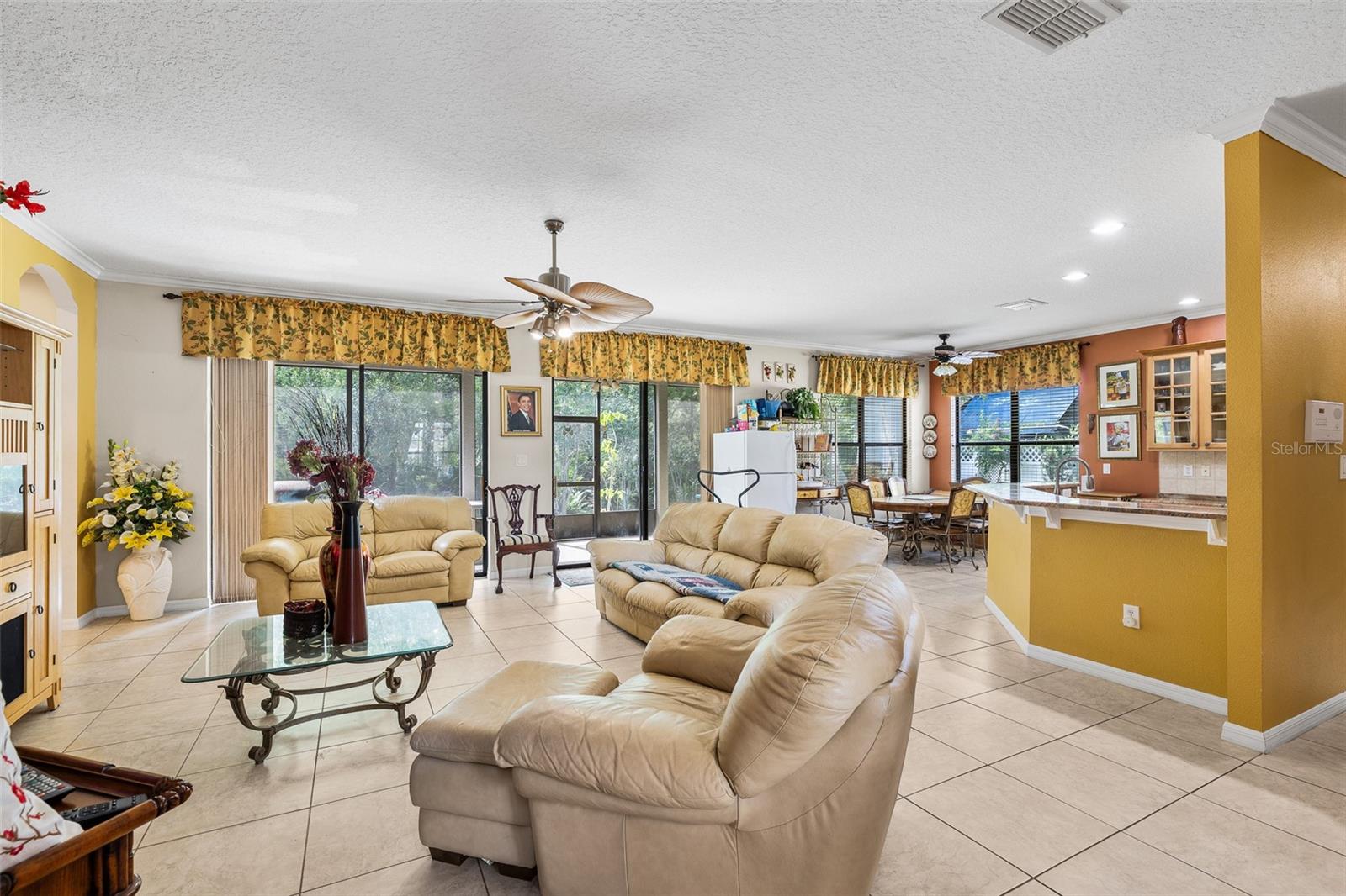 Image 11 of 43 For 1425 Amaryllis Circle