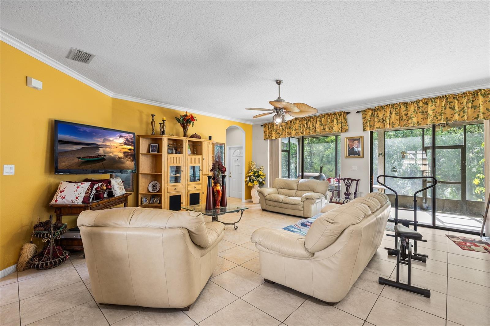 Image 13 of 43 For 1425 Amaryllis Circle