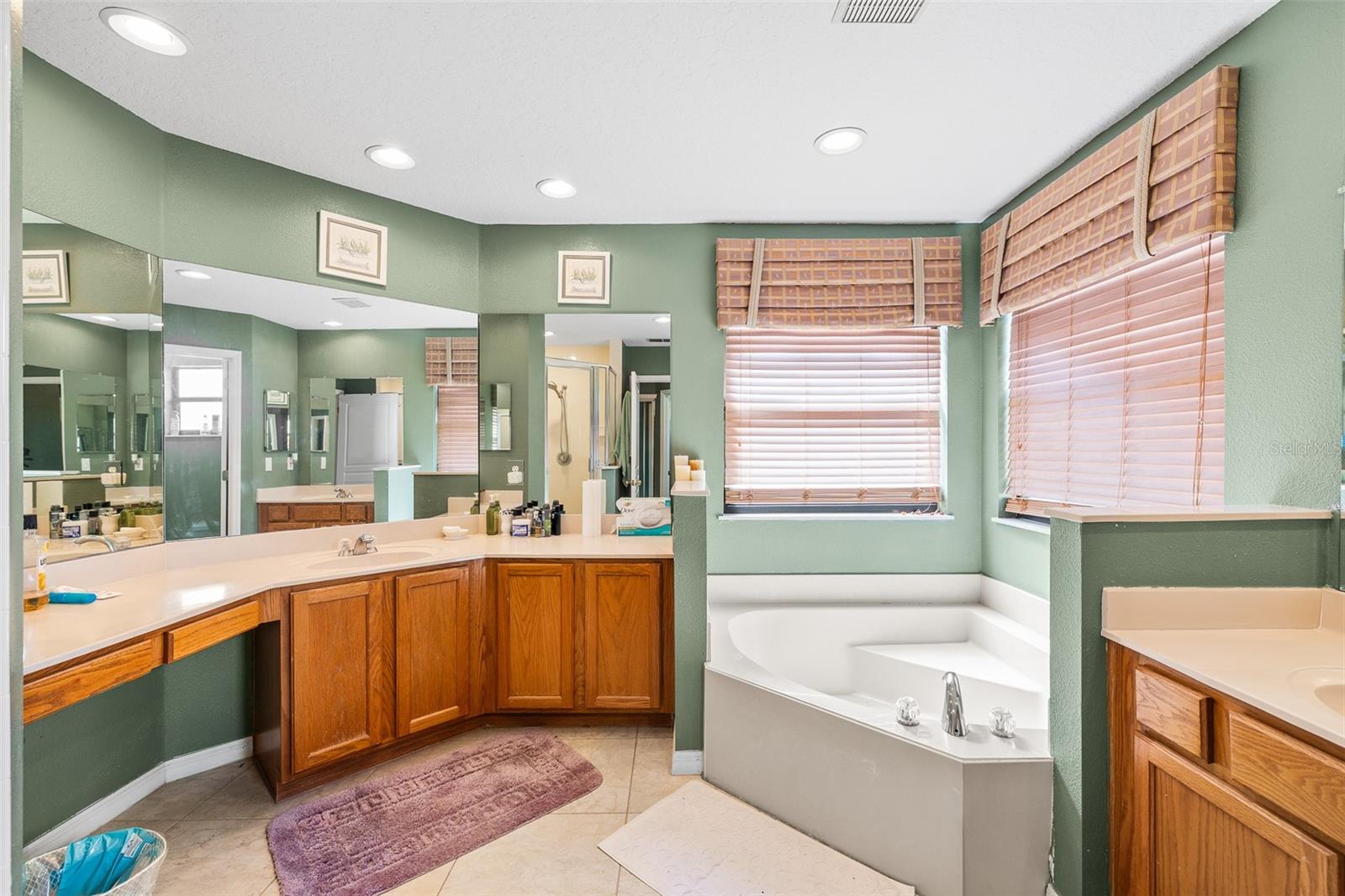 Image 22 of 43 For 1425 Amaryllis Circle