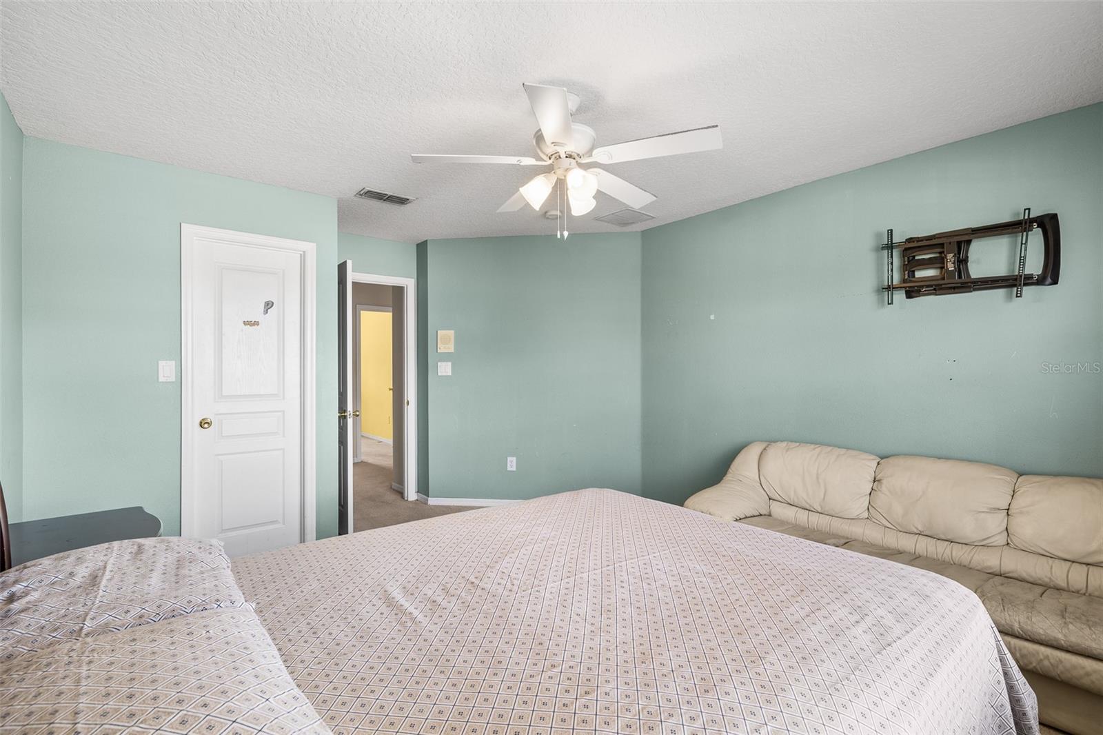 Image 30 of 43 For 1425 Amaryllis Circle