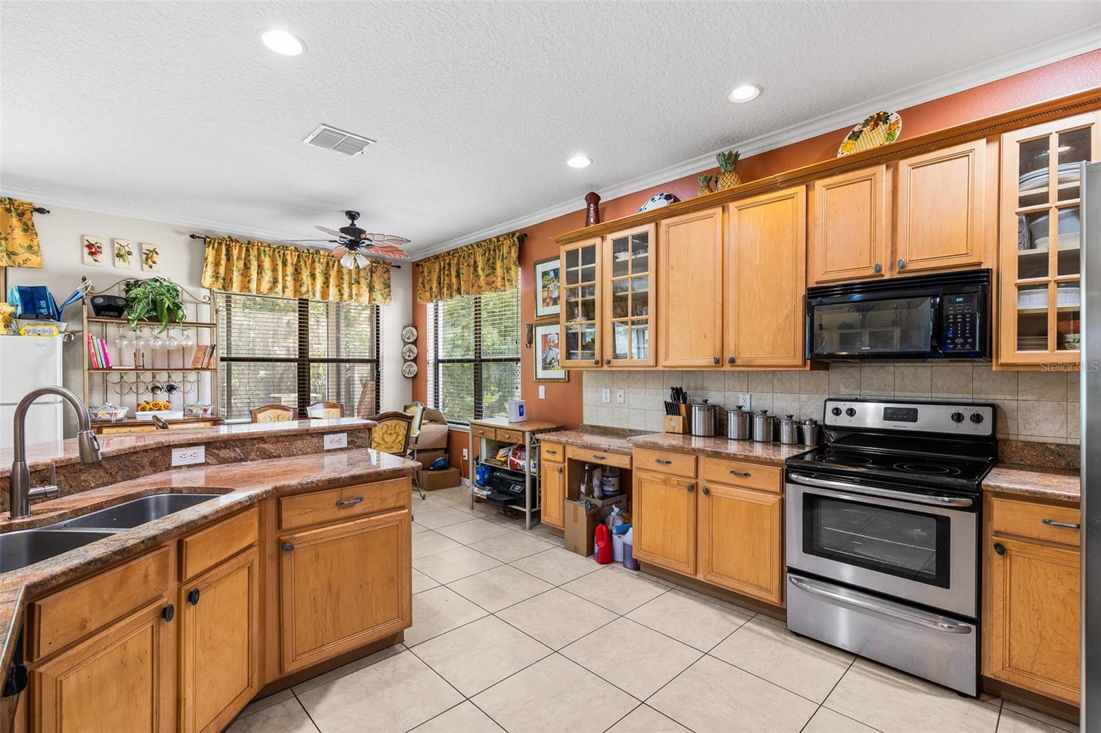 Image 6 of 43 For 1425 Amaryllis Circle