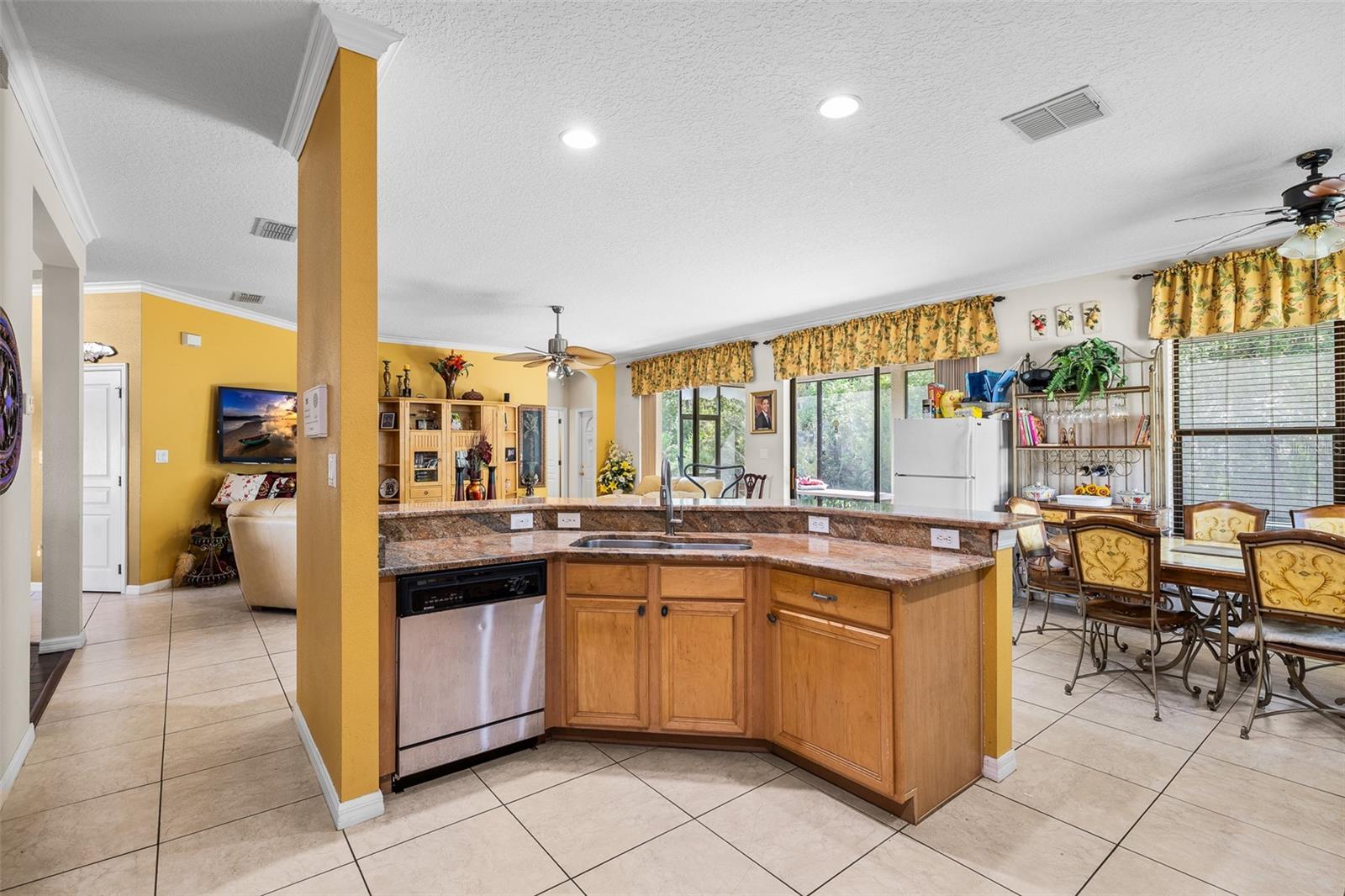 Image 8 of 43 For 1425 Amaryllis Circle