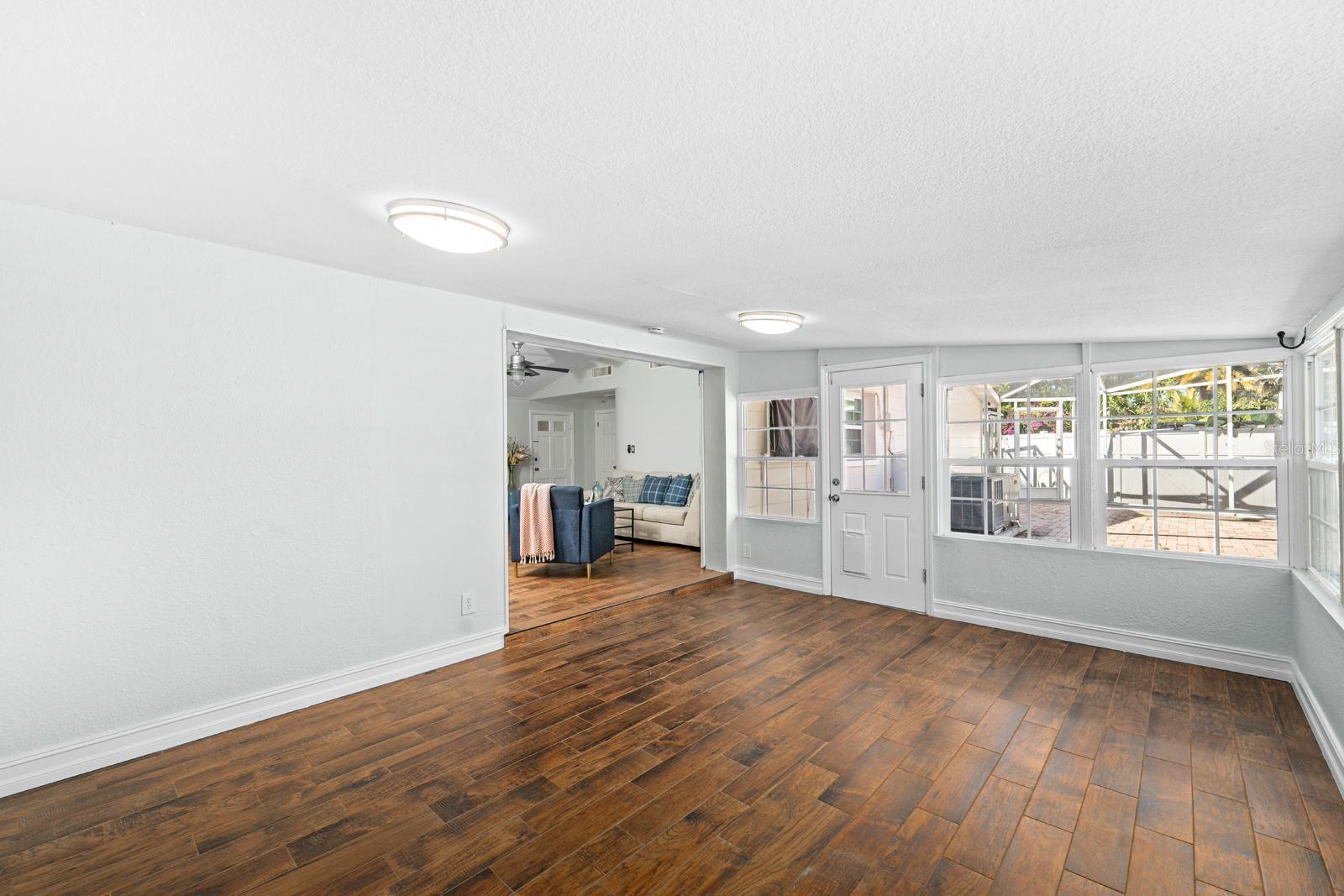 Image 10 of 28 For 8644 May Circle