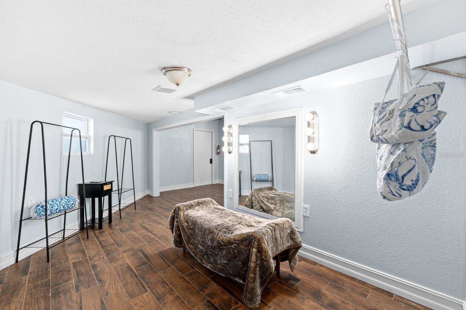 Image 15 of 28 For 8644 May Circle