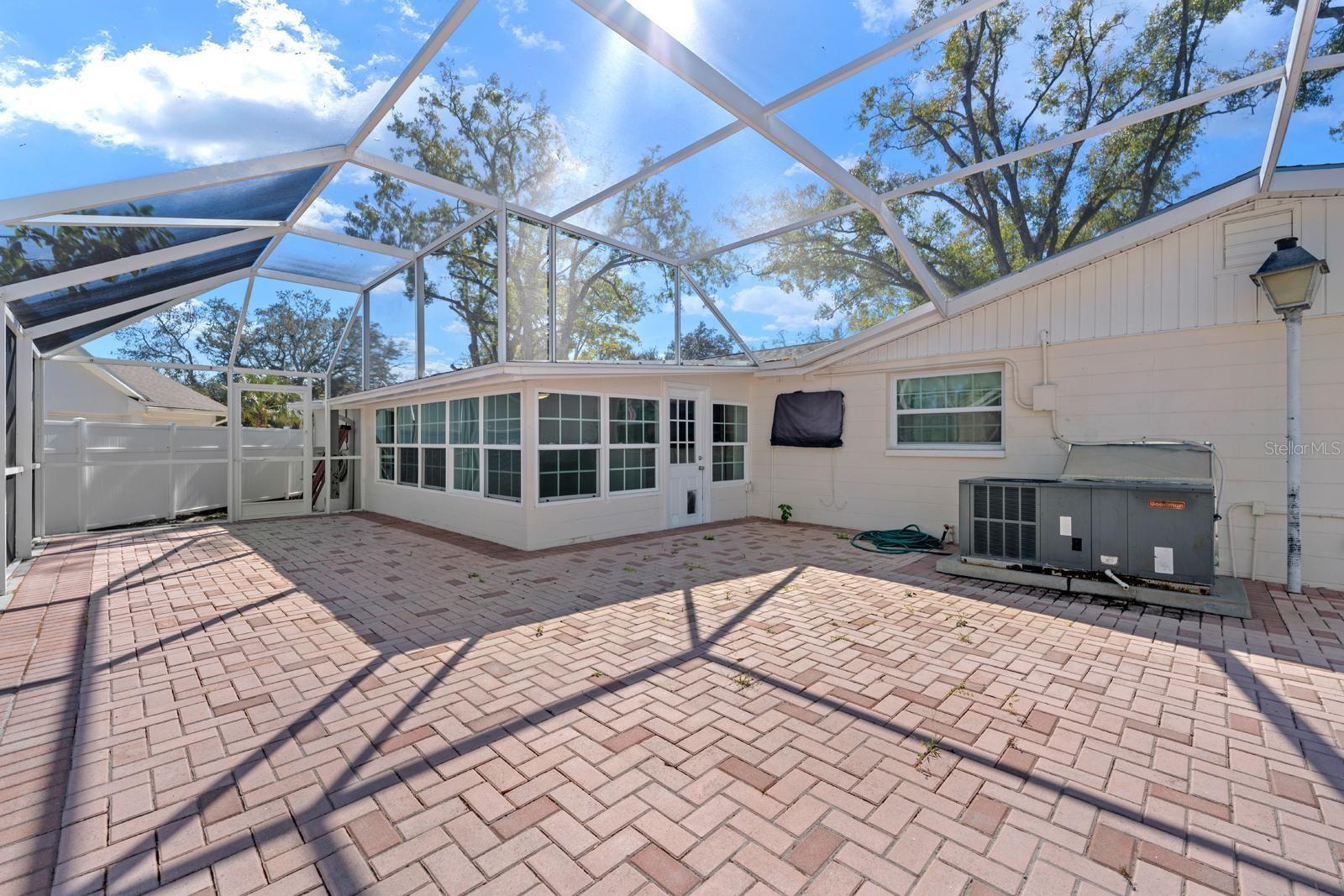 Image 19 of 28 For 8644 May Circle