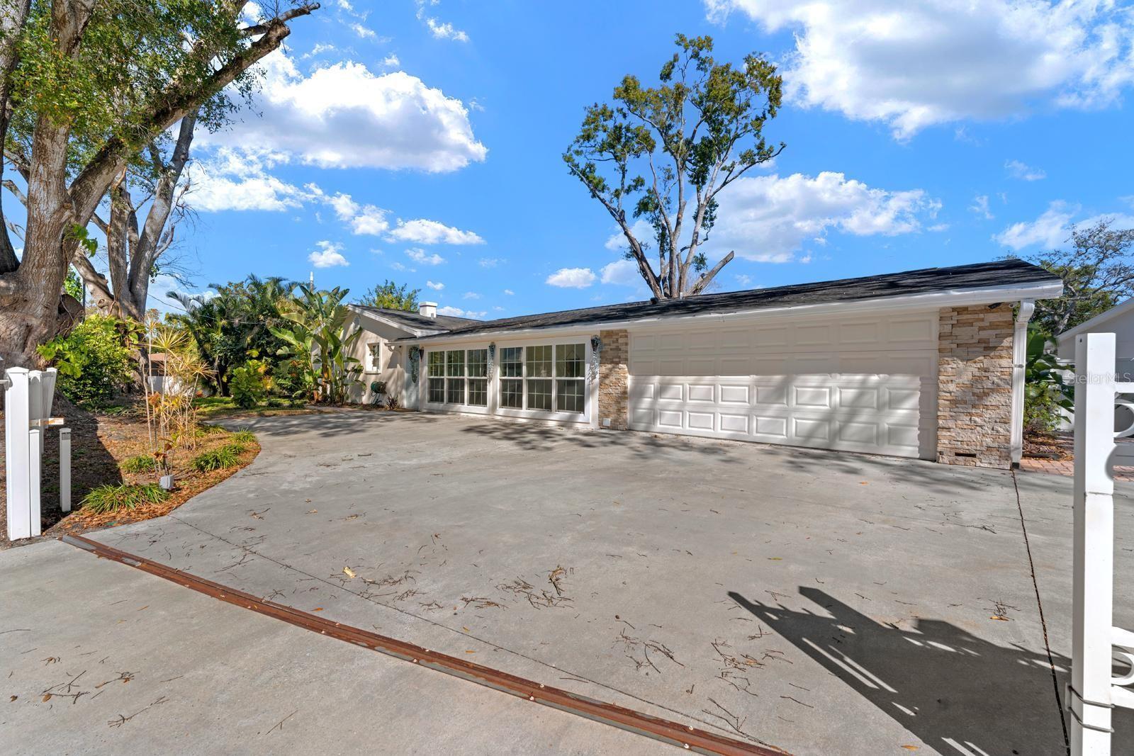 Image 21 of 28 For 8644 May Circle