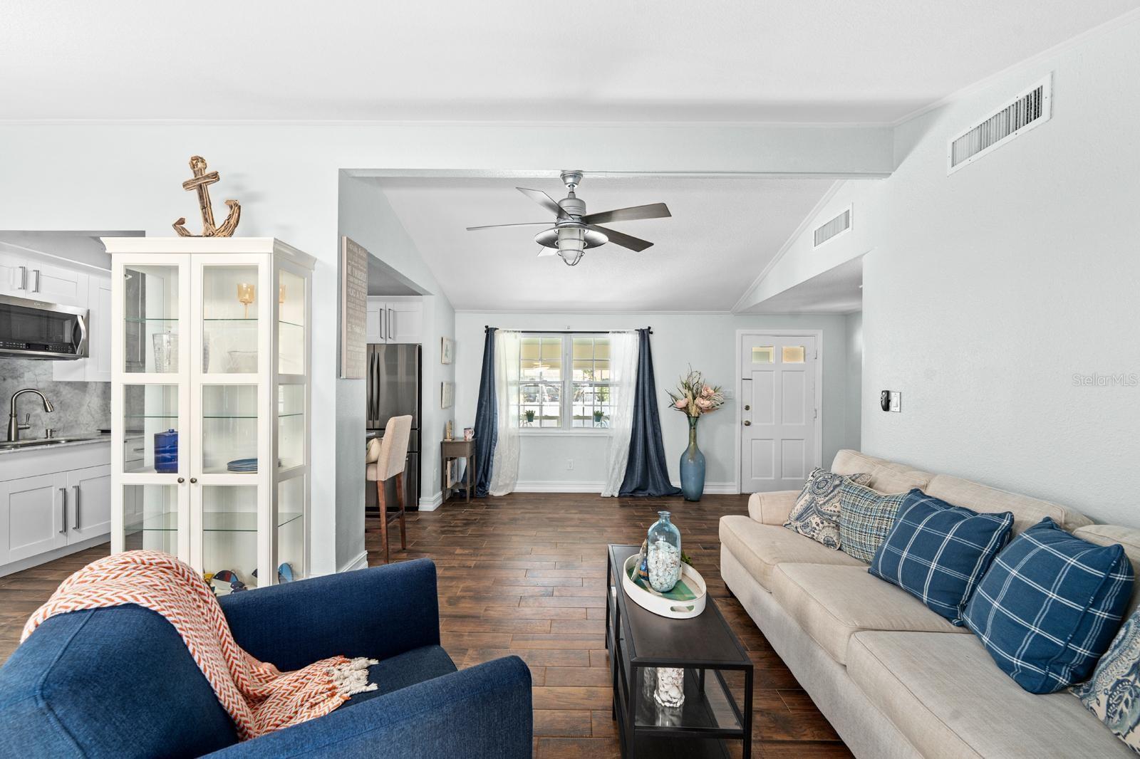 Image 4 of 28 For 8644 May Circle