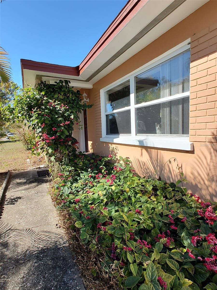 Image 2 of 15 For 1332 Buckingham Drive