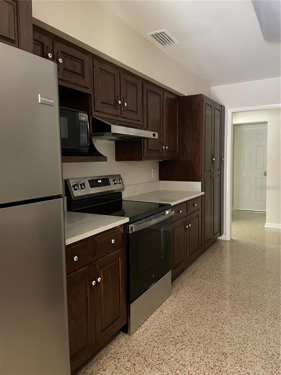 Image 10 of 27 For 1536 Illinois Road