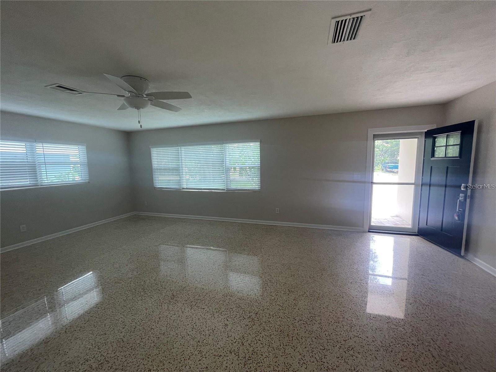 Image 11 of 27 For 1536 Illinois Road