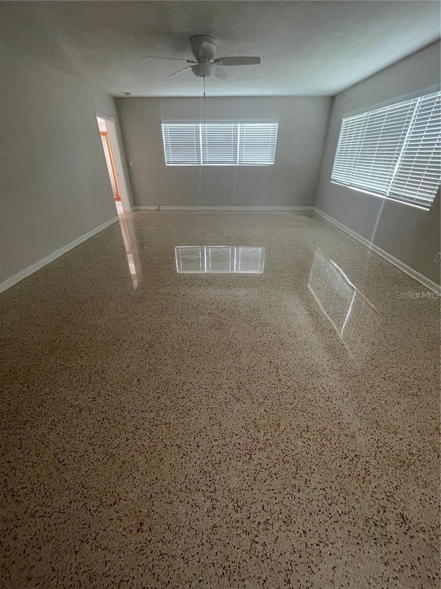 Image 13 of 27 For 1536 Illinois Road