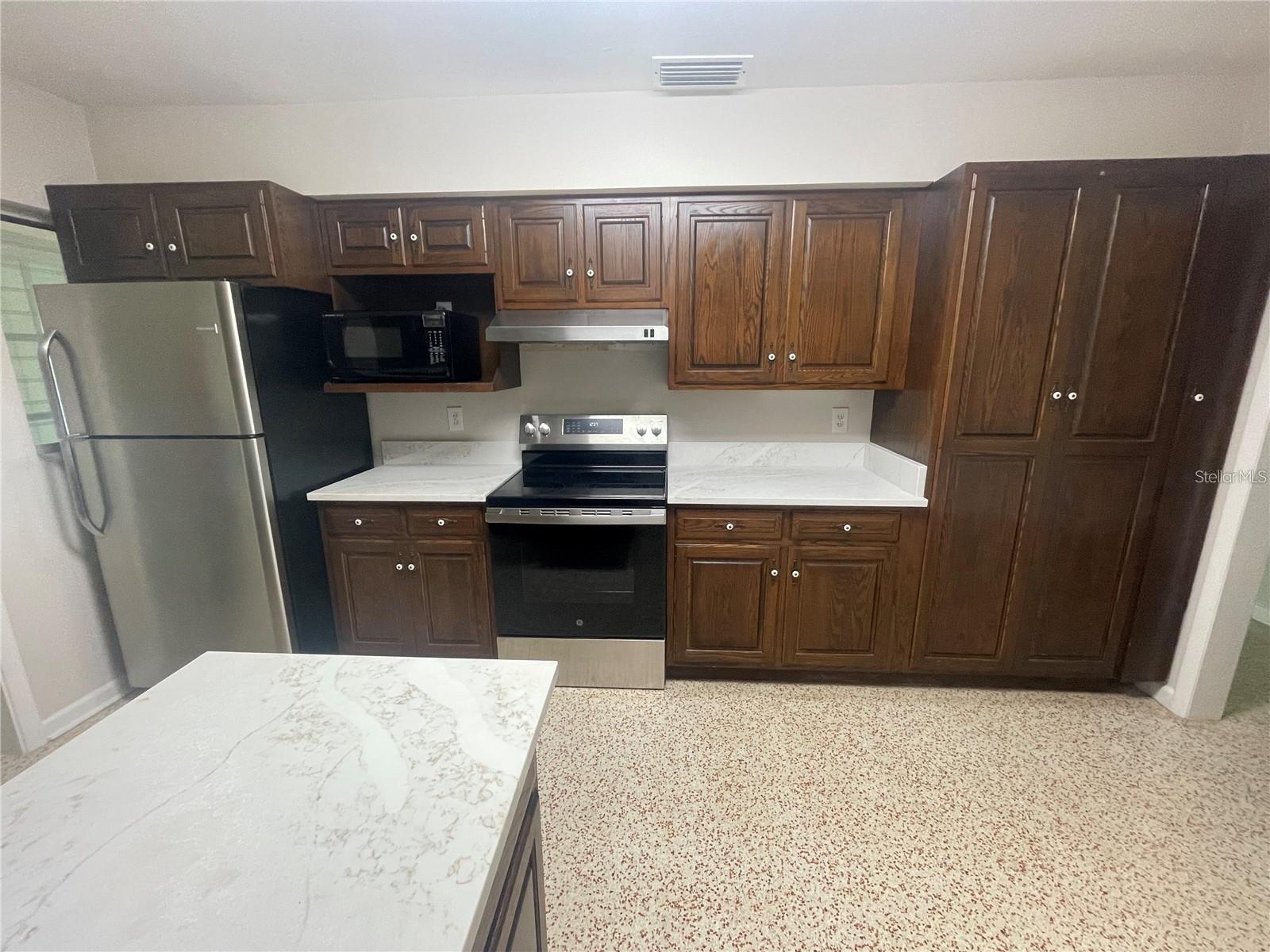 Image 8 of 27 For 1536 Illinois Road