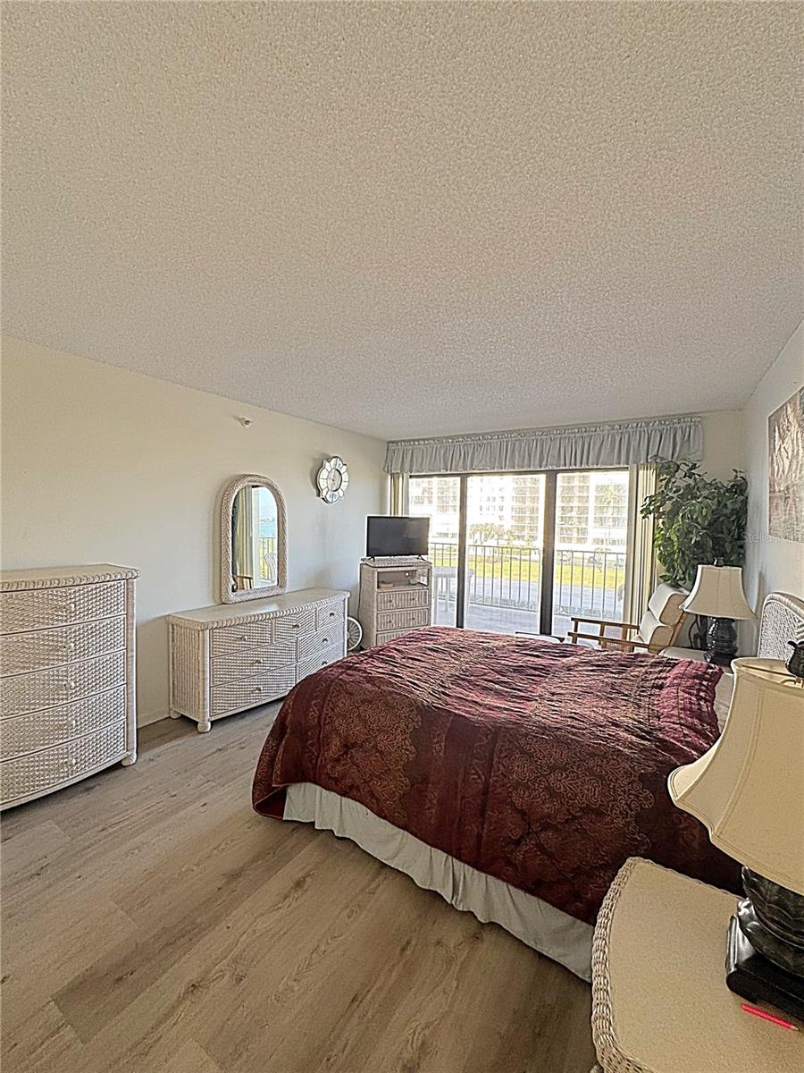 Image 15 of 39 For 1480 Gulf Boulevard 308