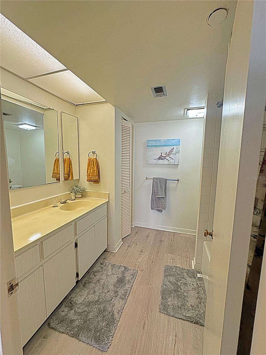 Image 21 of 39 For 1480 Gulf Boulevard 308