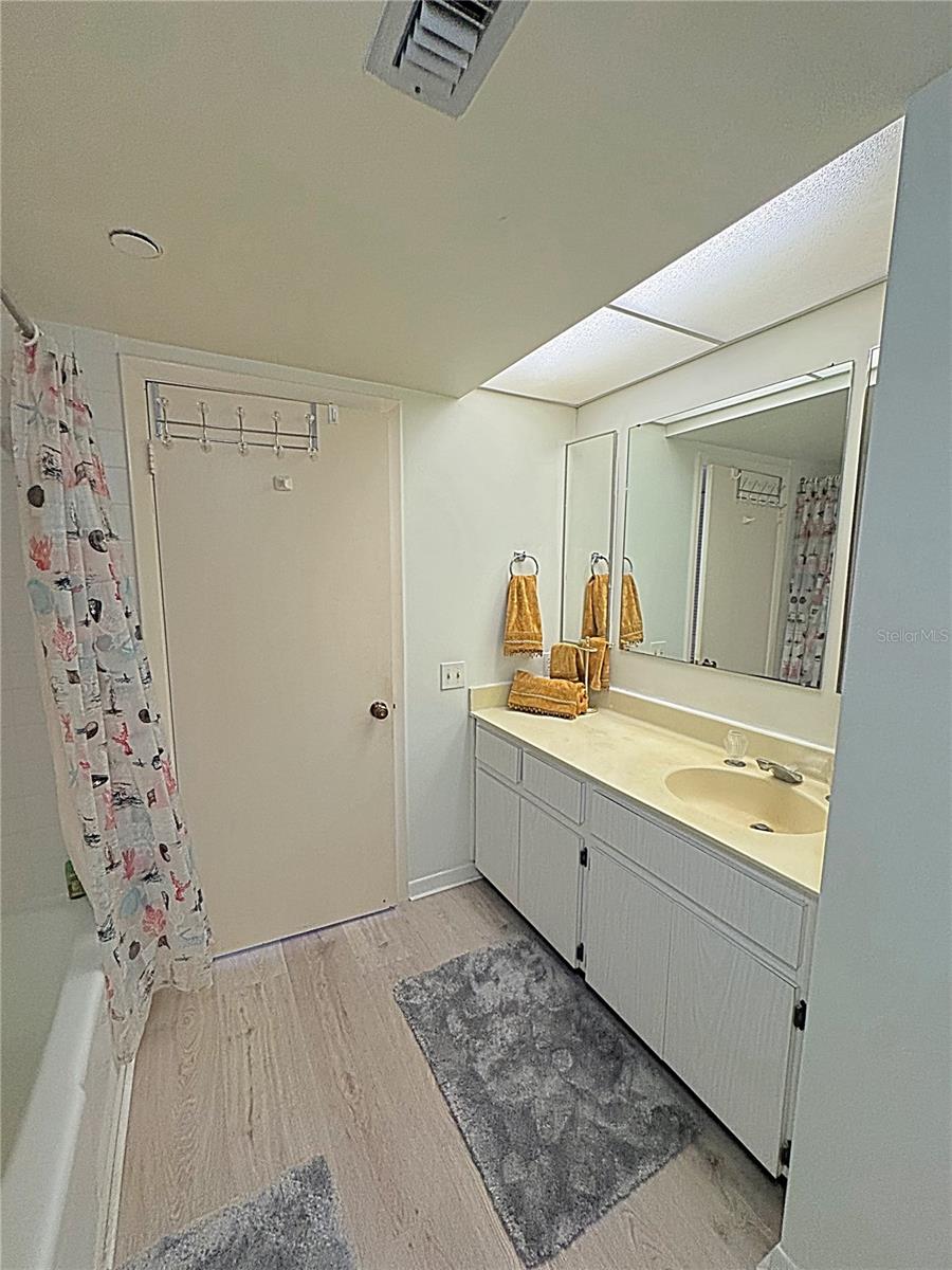 Image 22 of 39 For 1480 Gulf Boulevard 308