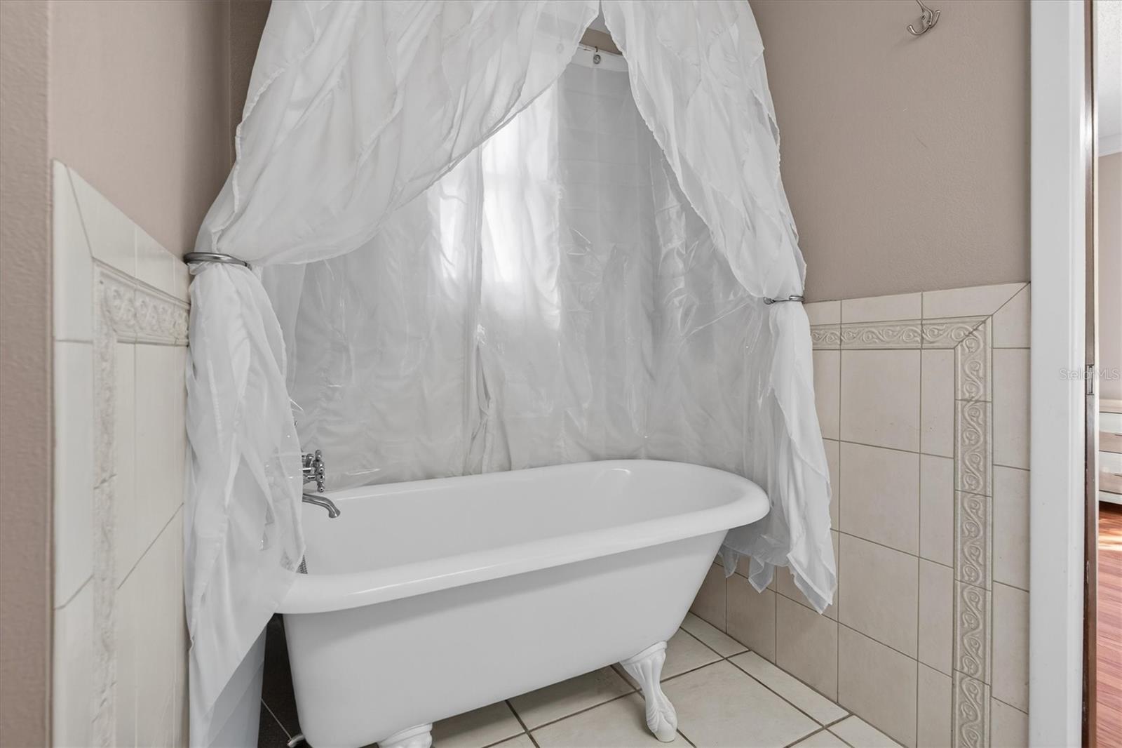 Listing photo id 40 for 88 Harbor Oaks Circle