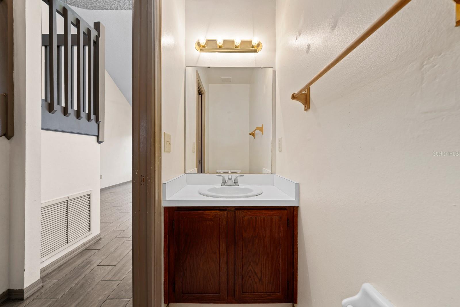 Image 14 of 32 For 1504 Storington Avenue