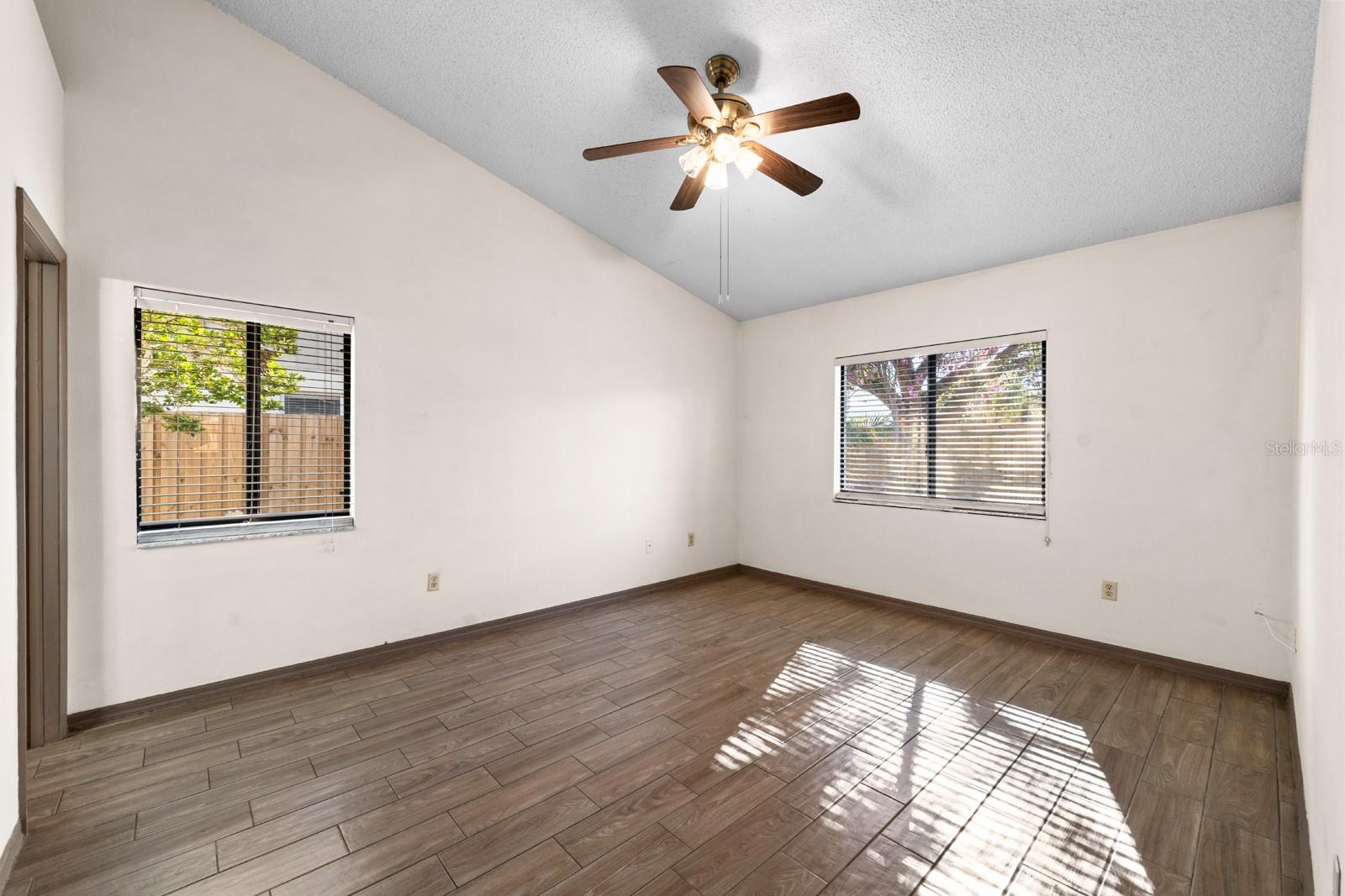 Image 20 of 32 For 1504 Storington Avenue