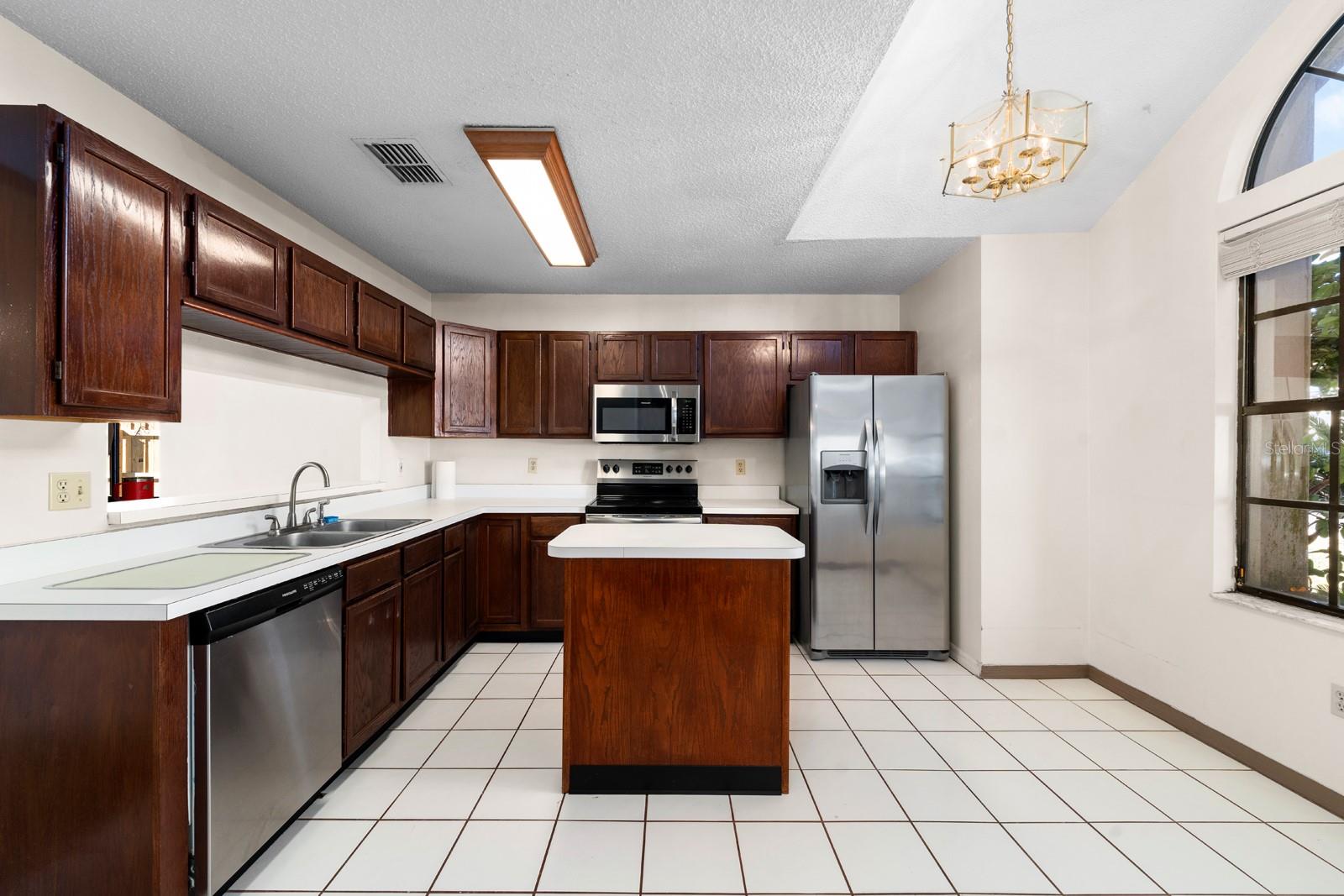 Image 6 of 32 For 1504 Storington Avenue