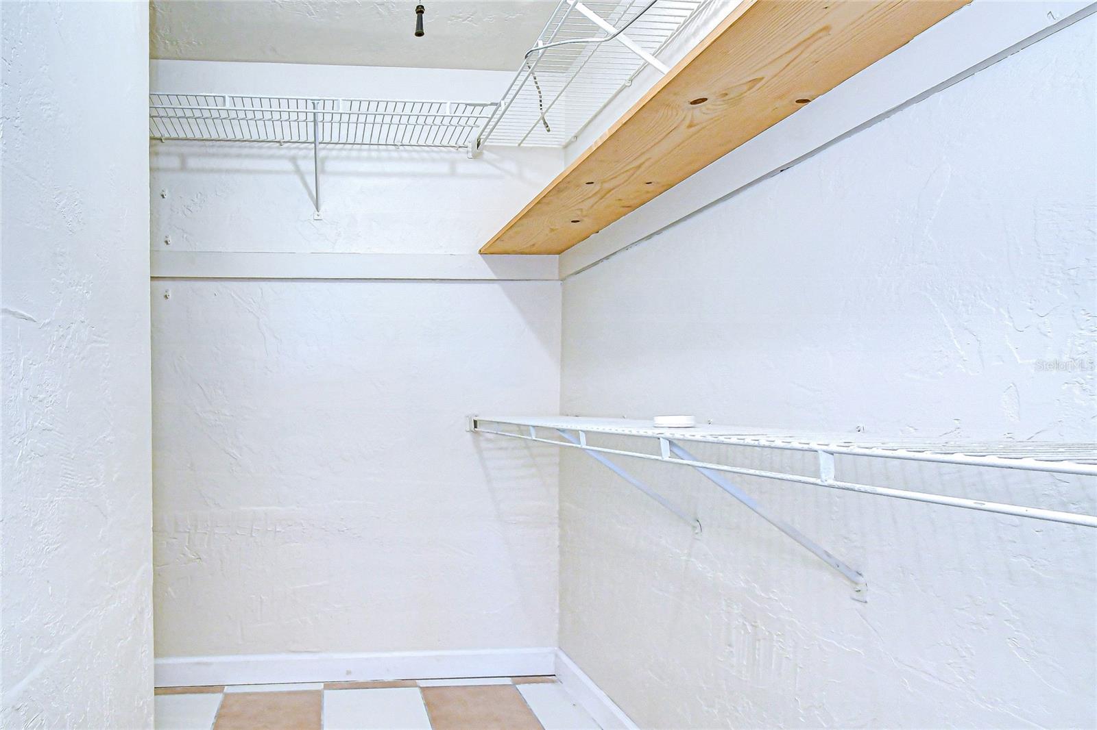 Listing photo id 16 for 6416 Lake Sunrise Drive