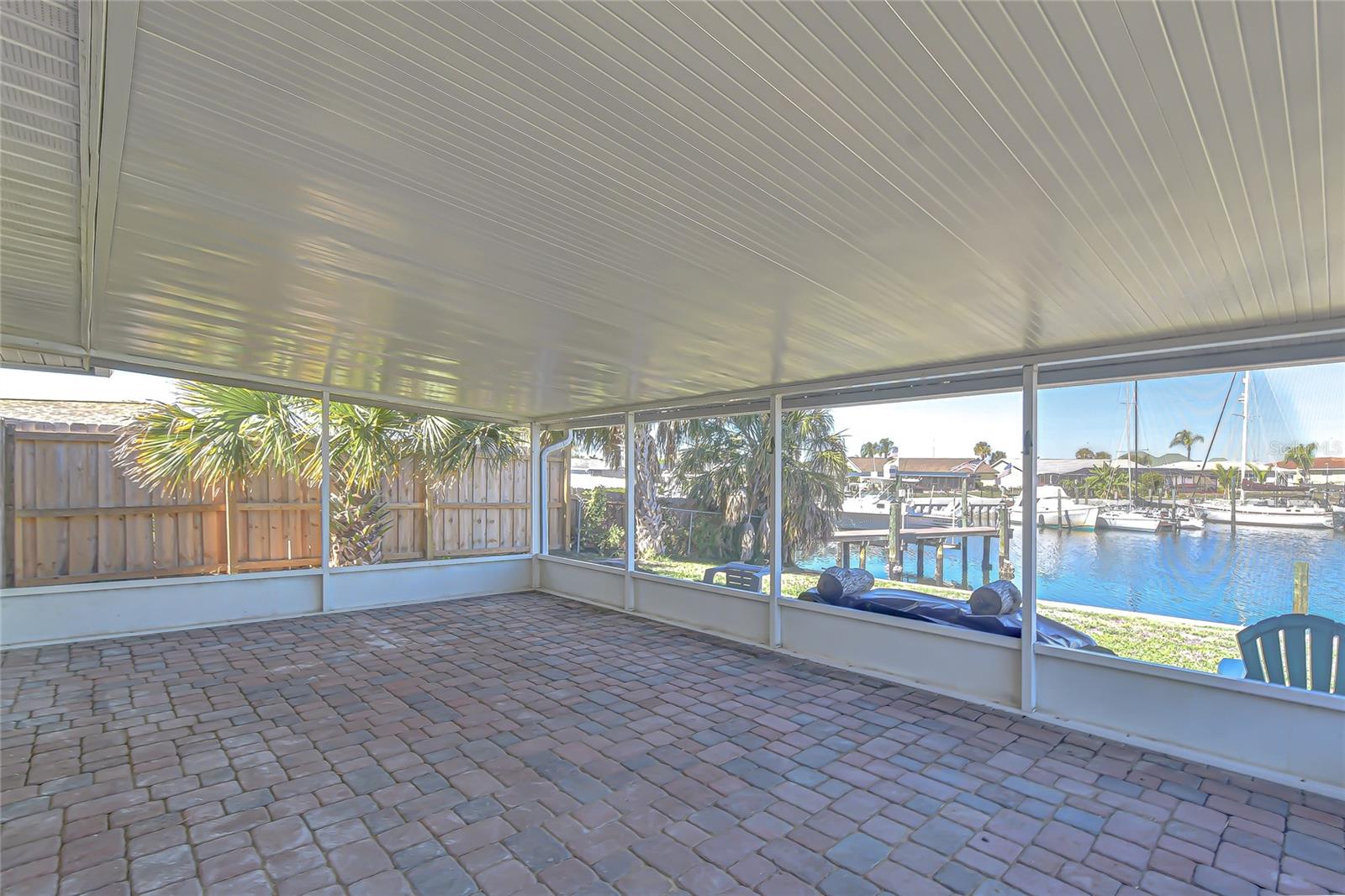 Listing photo id 21 for 6416 Lake Sunrise Drive